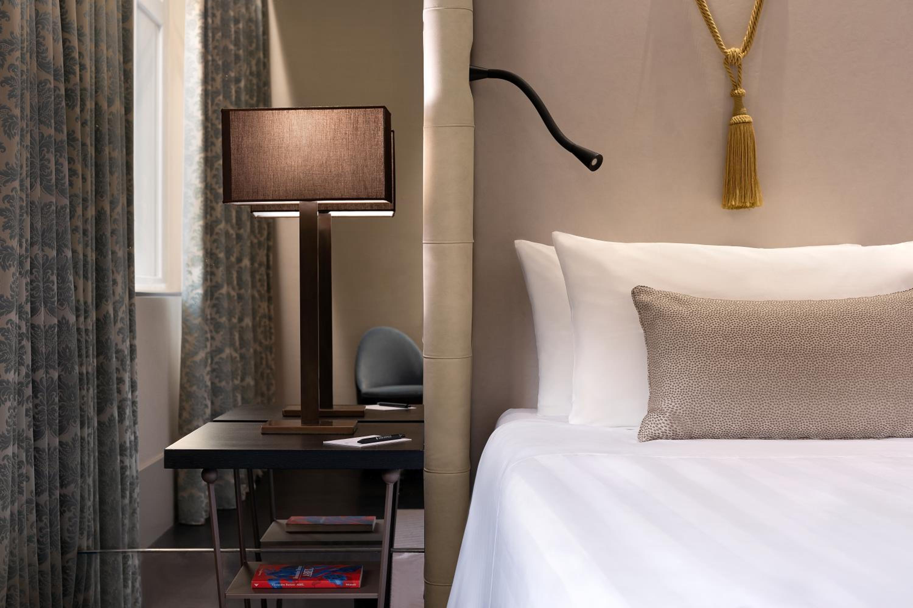 Junior King Suite with Urban View