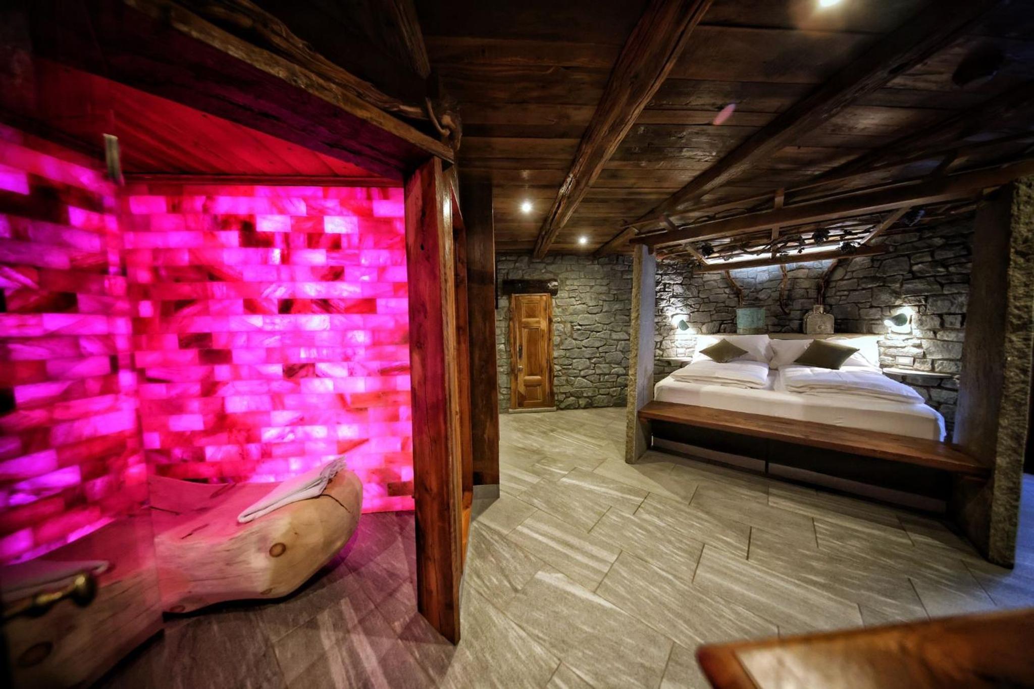King Suite with Balcony - Photo 1
