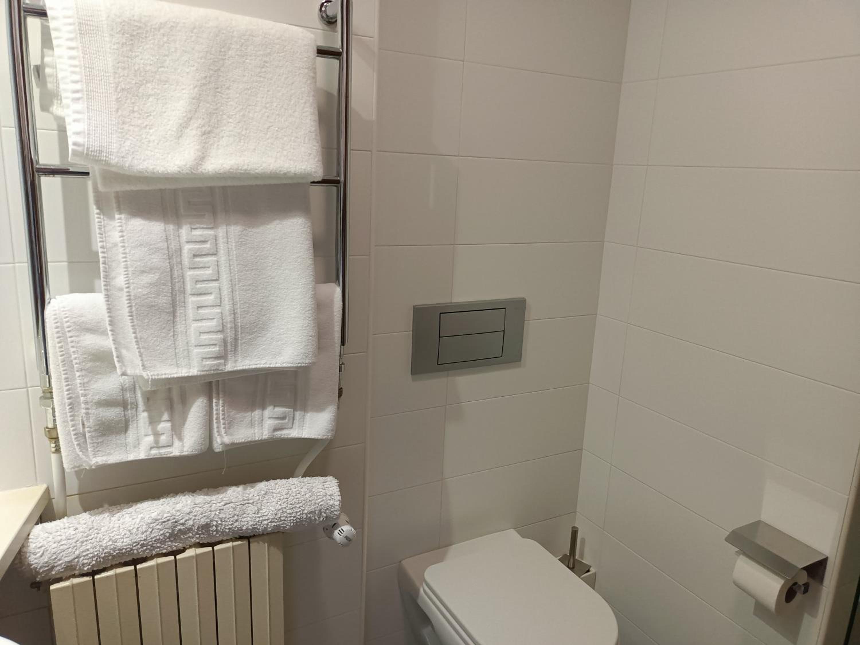 Double Room - Photo 4