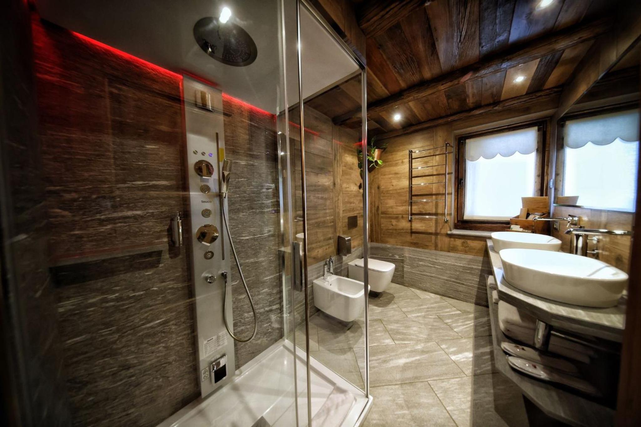 King Suite with Balcony - Photo 2