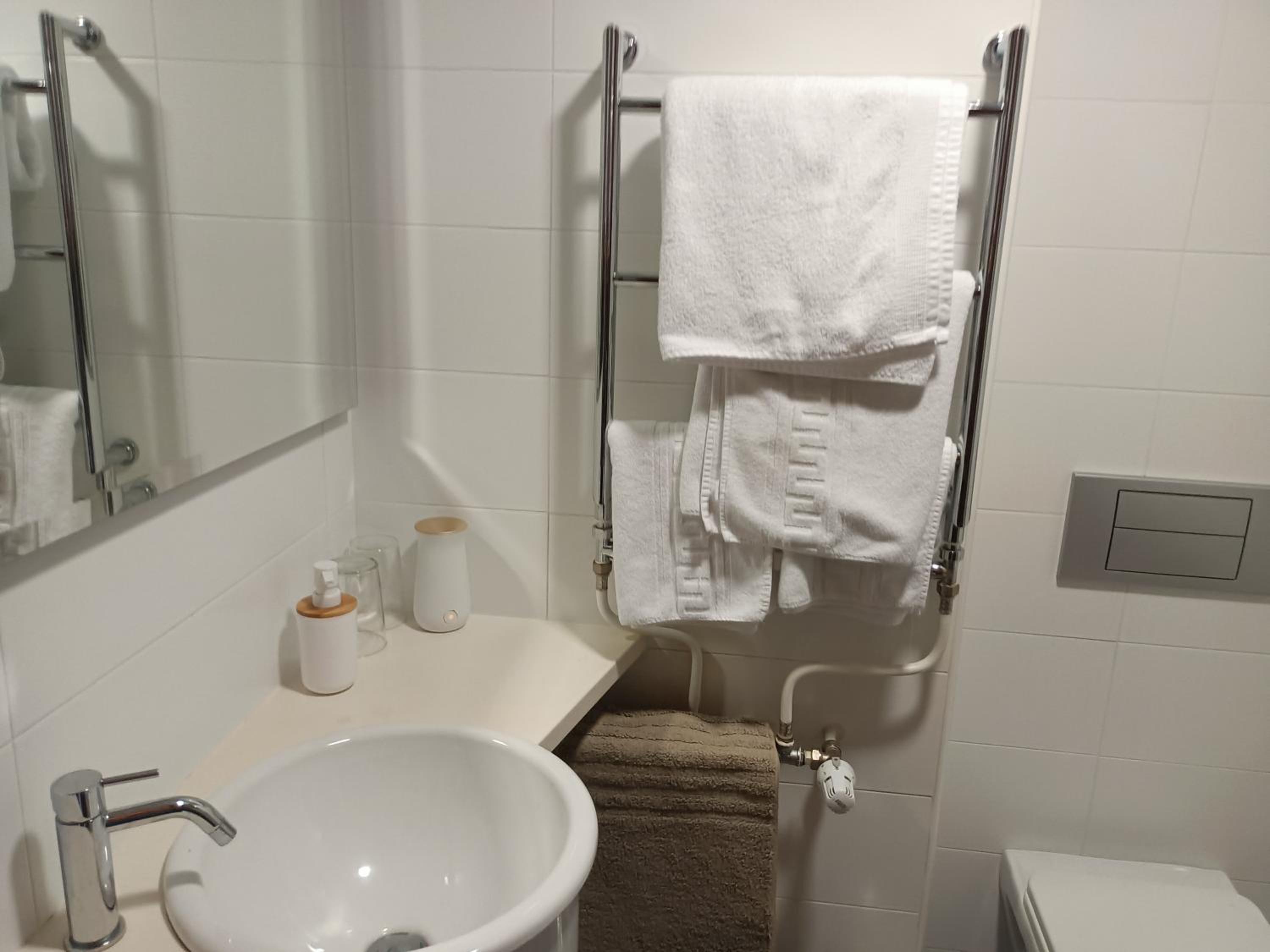 Double Room - Photo 12