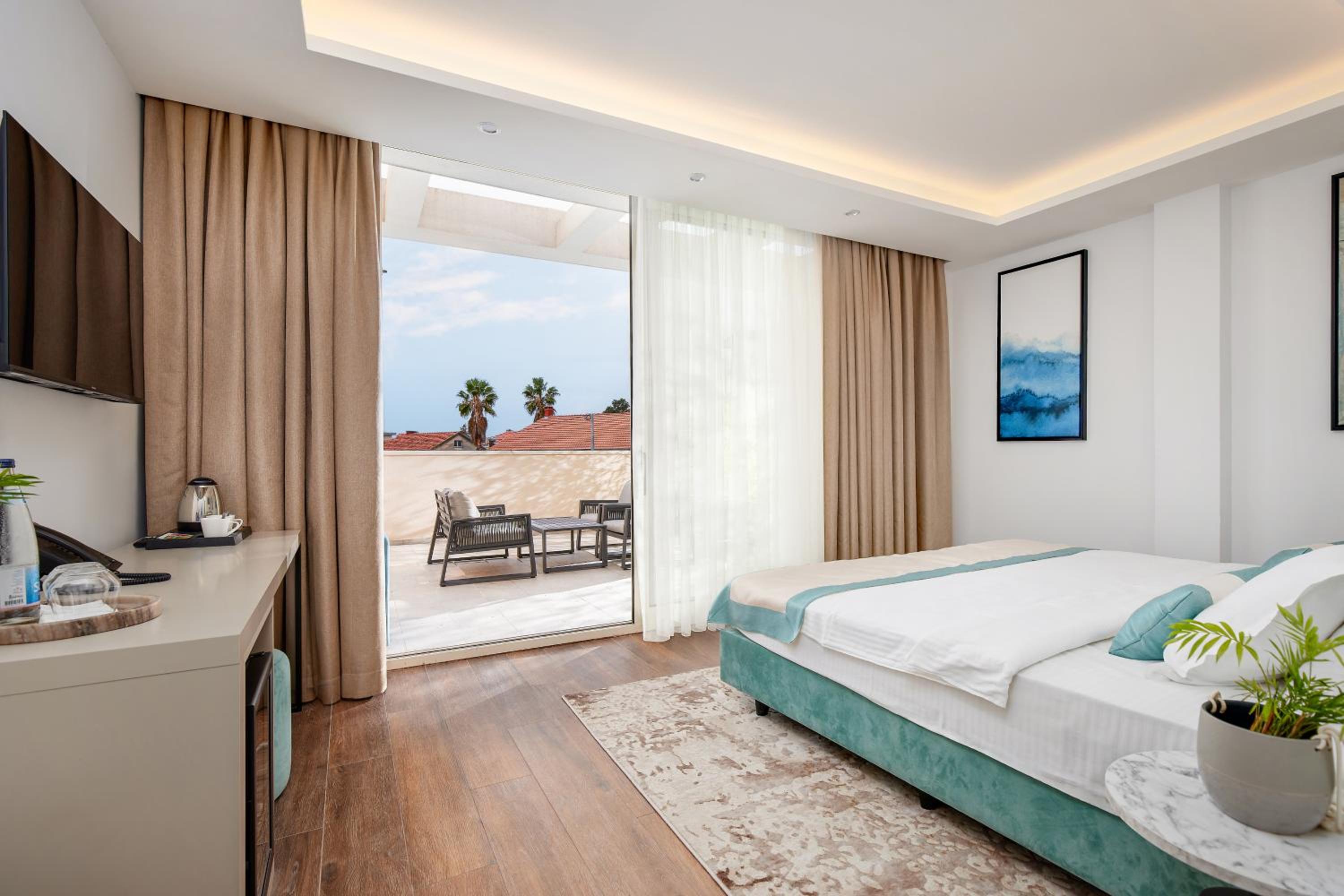 Deluxe Double or Twin Room with Sea View - Photo 1