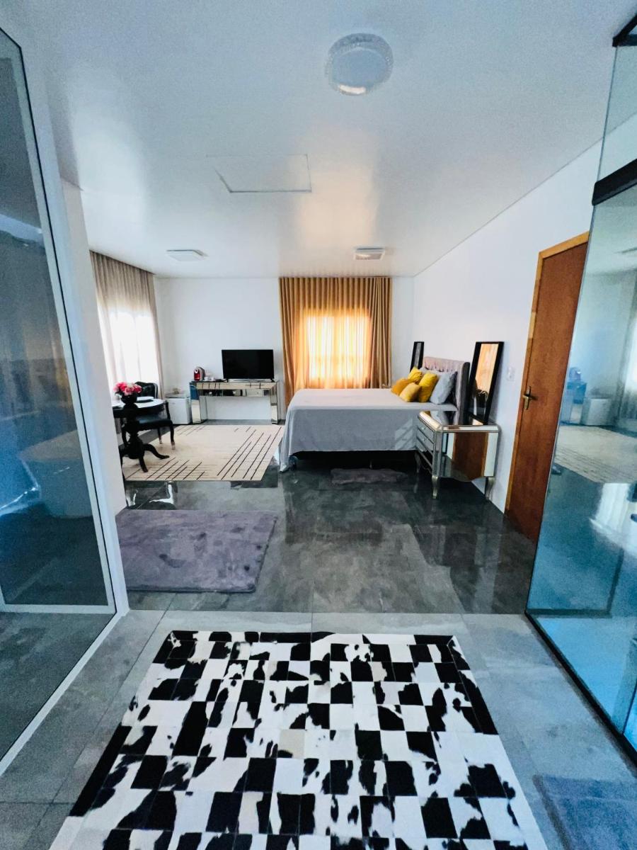 Suite with Hot Tub - Photo 23