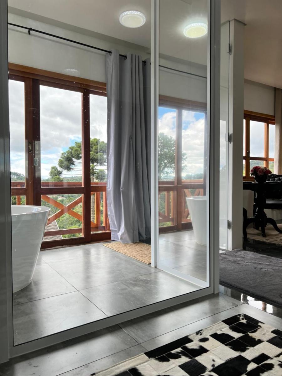 Suite with Hot Tub - Photo 5
