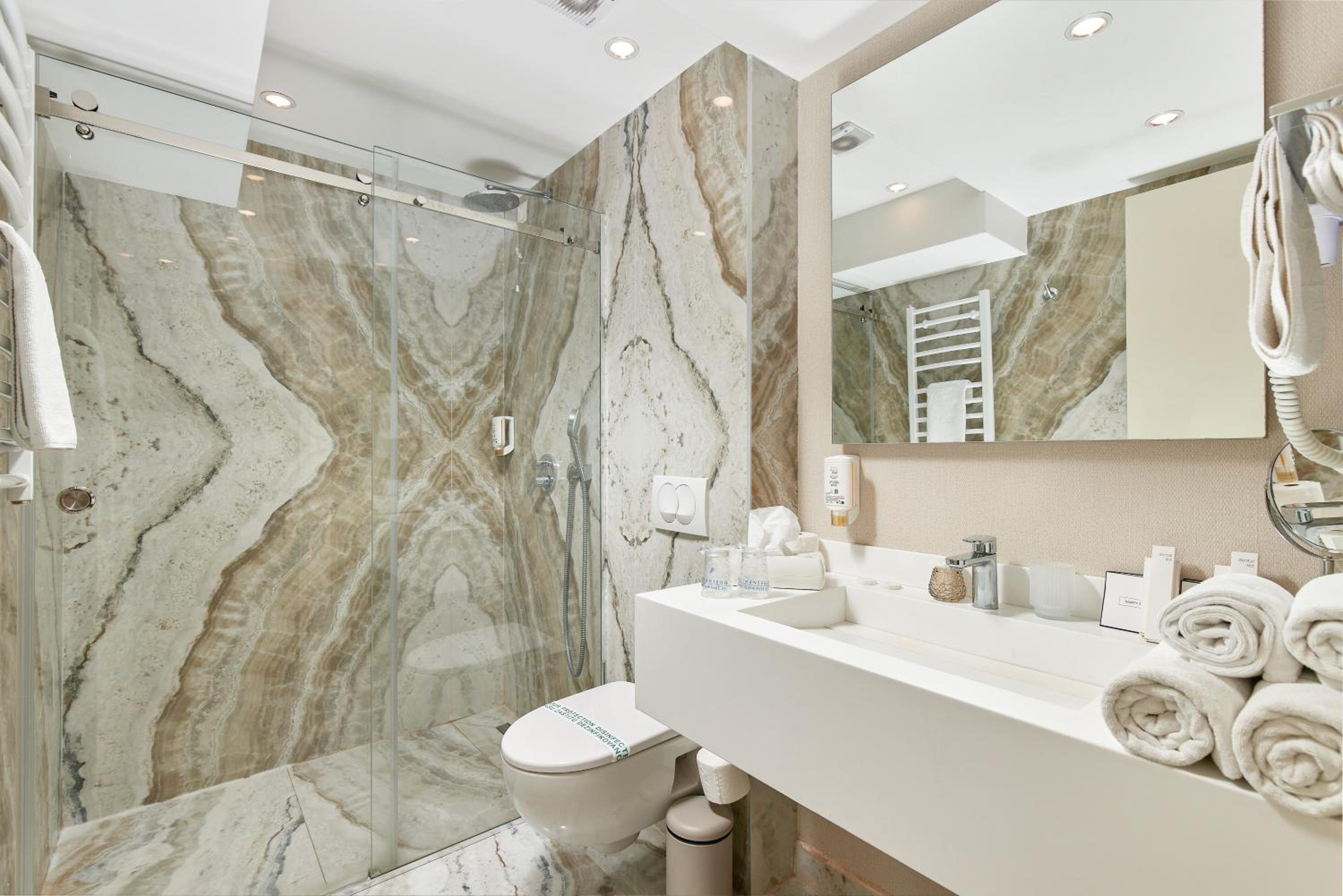 Deluxe Double or Twin Room with Sea View - Photo 9