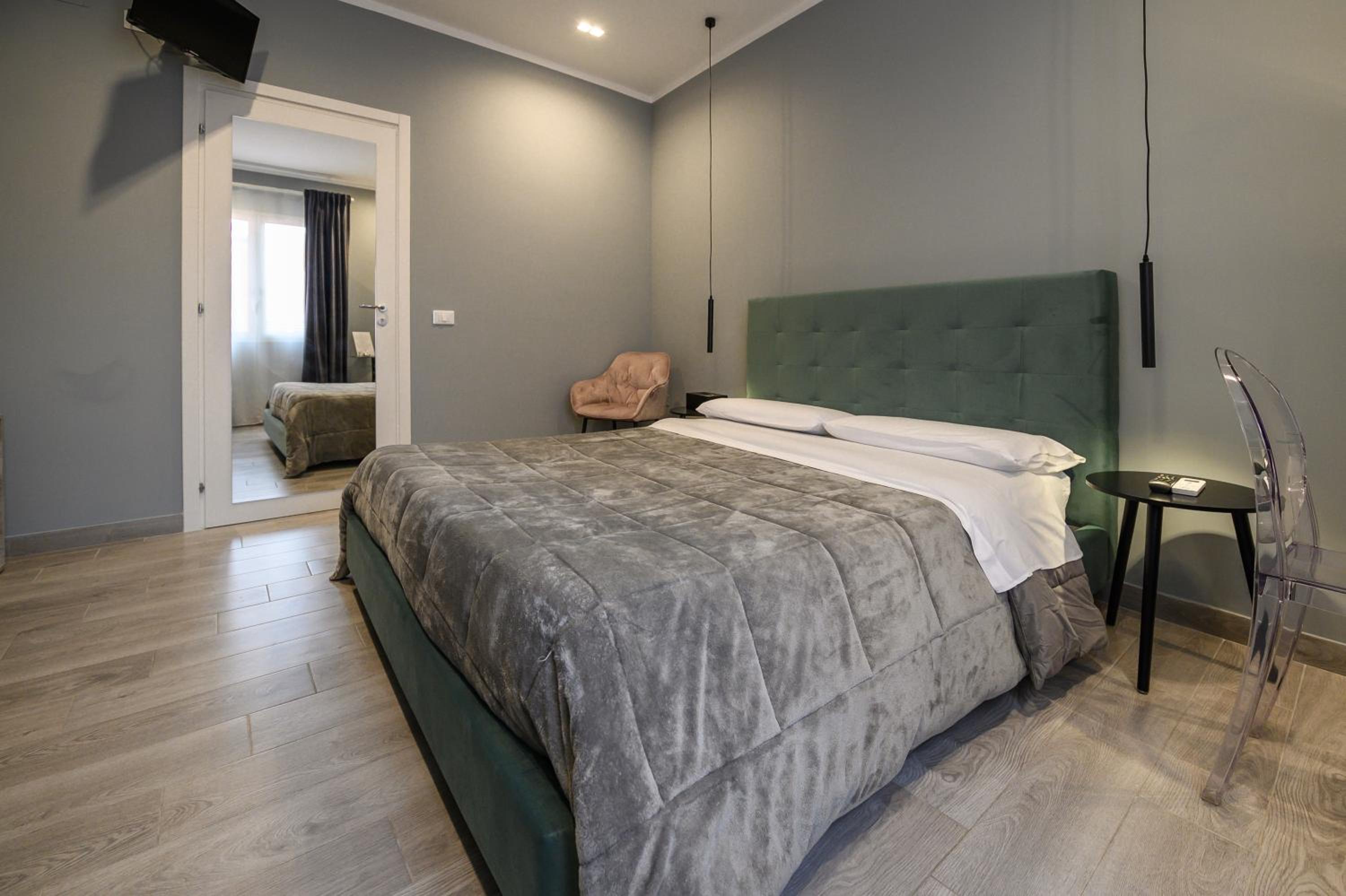 Standard Double Room - Photo 2