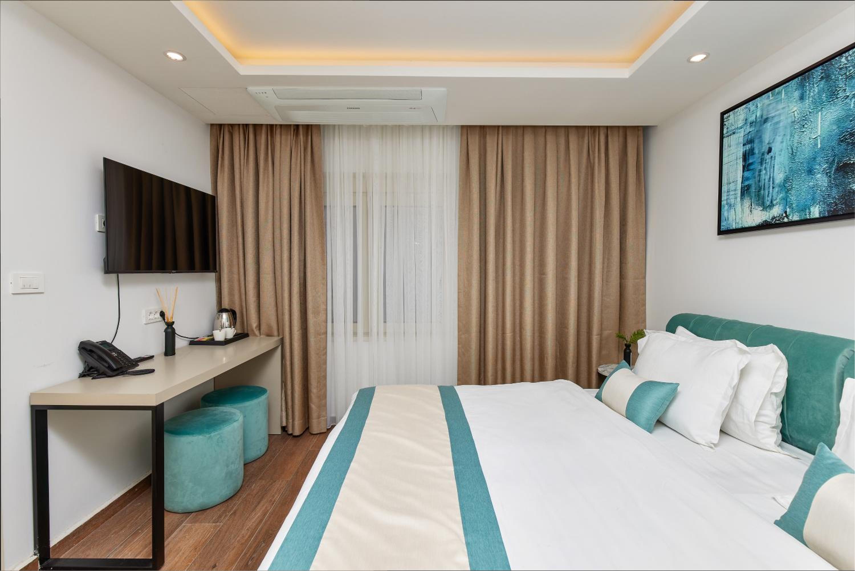 Double or Twin Room - Photo 2