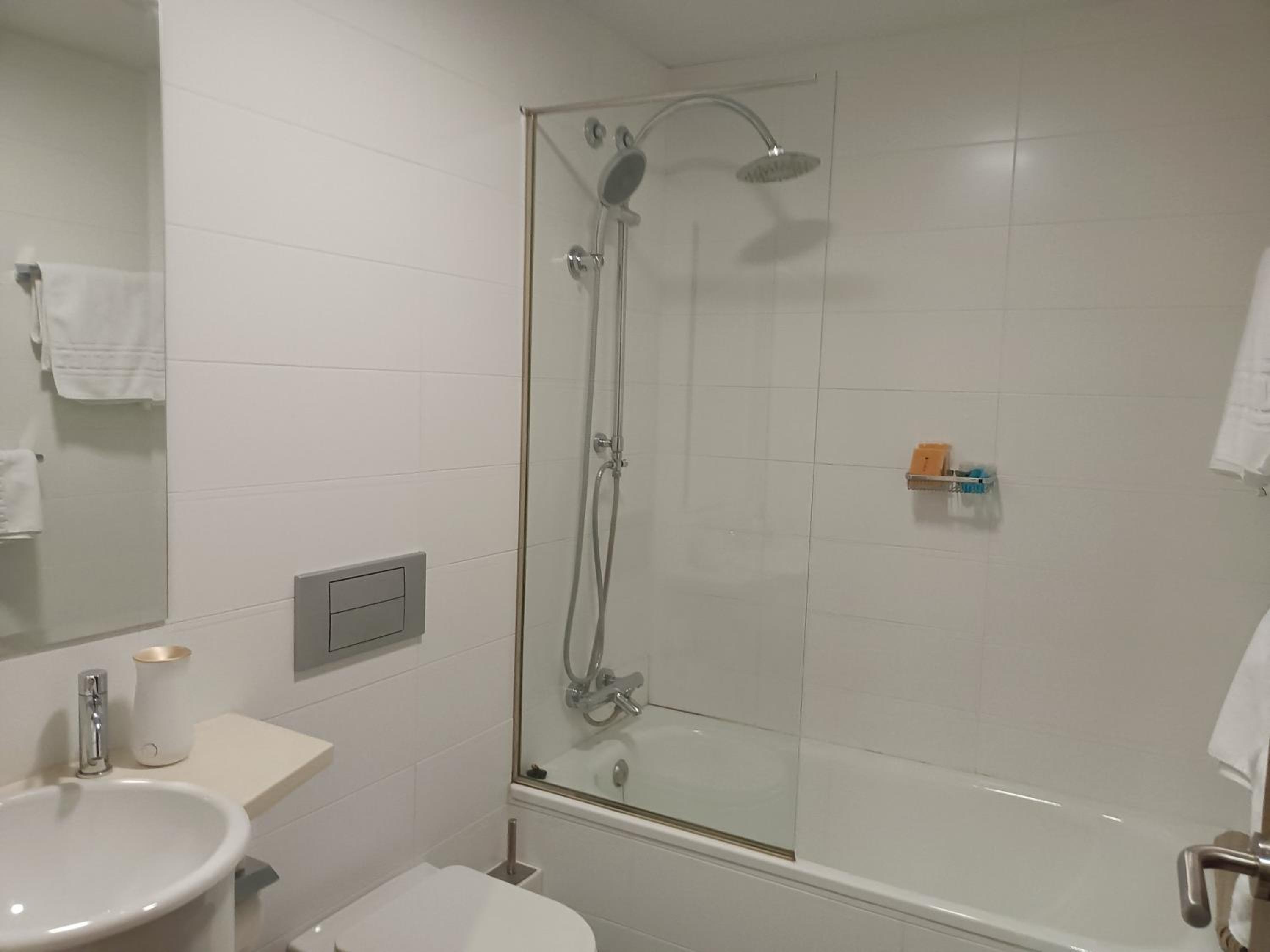 Double Room - Photo 15