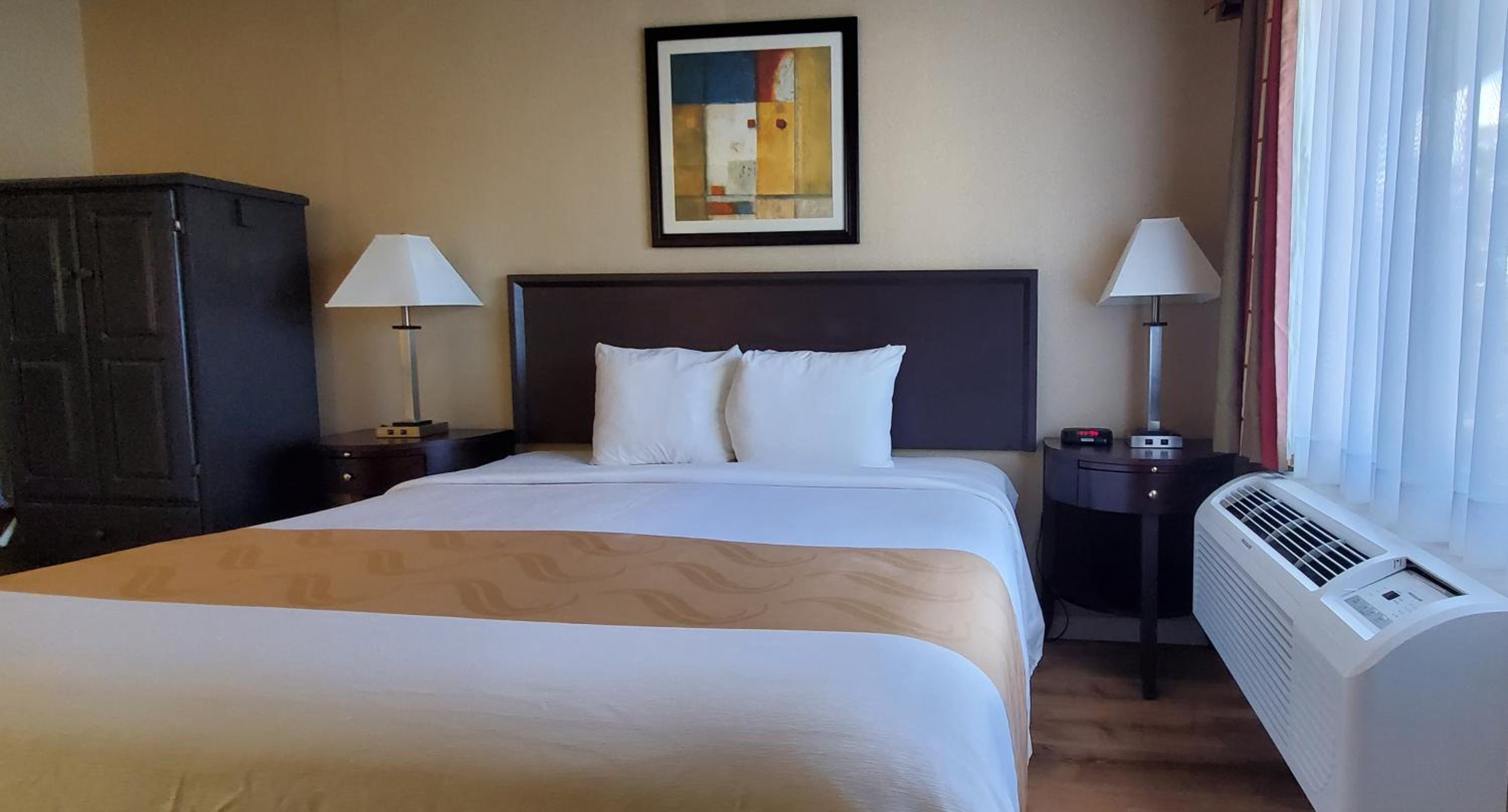 Standard Room, 1 King Bed, Non Smoking - Photo 4