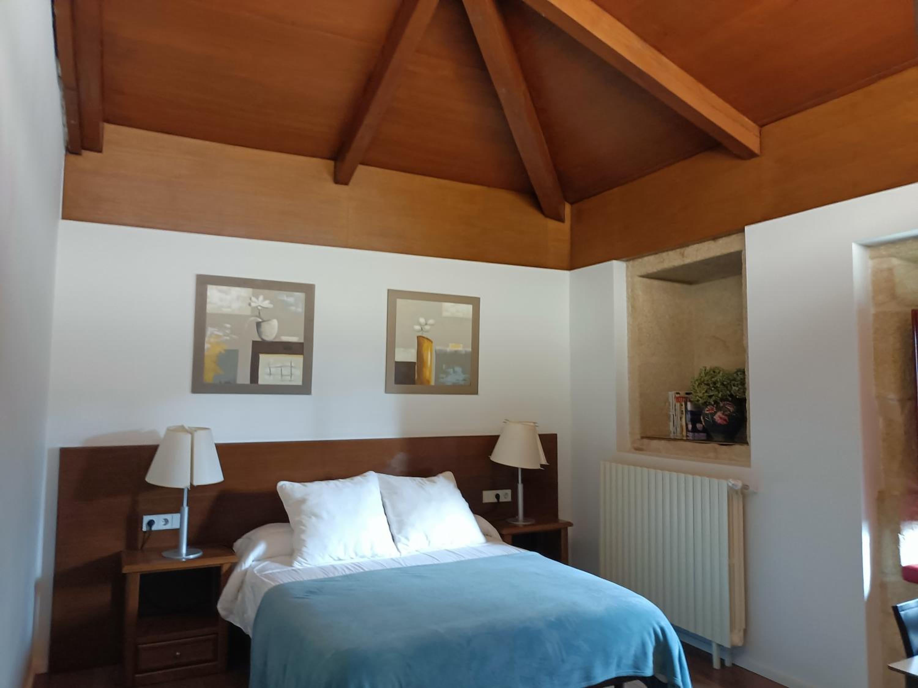 Double Room with Private Bathroom - Photo 16