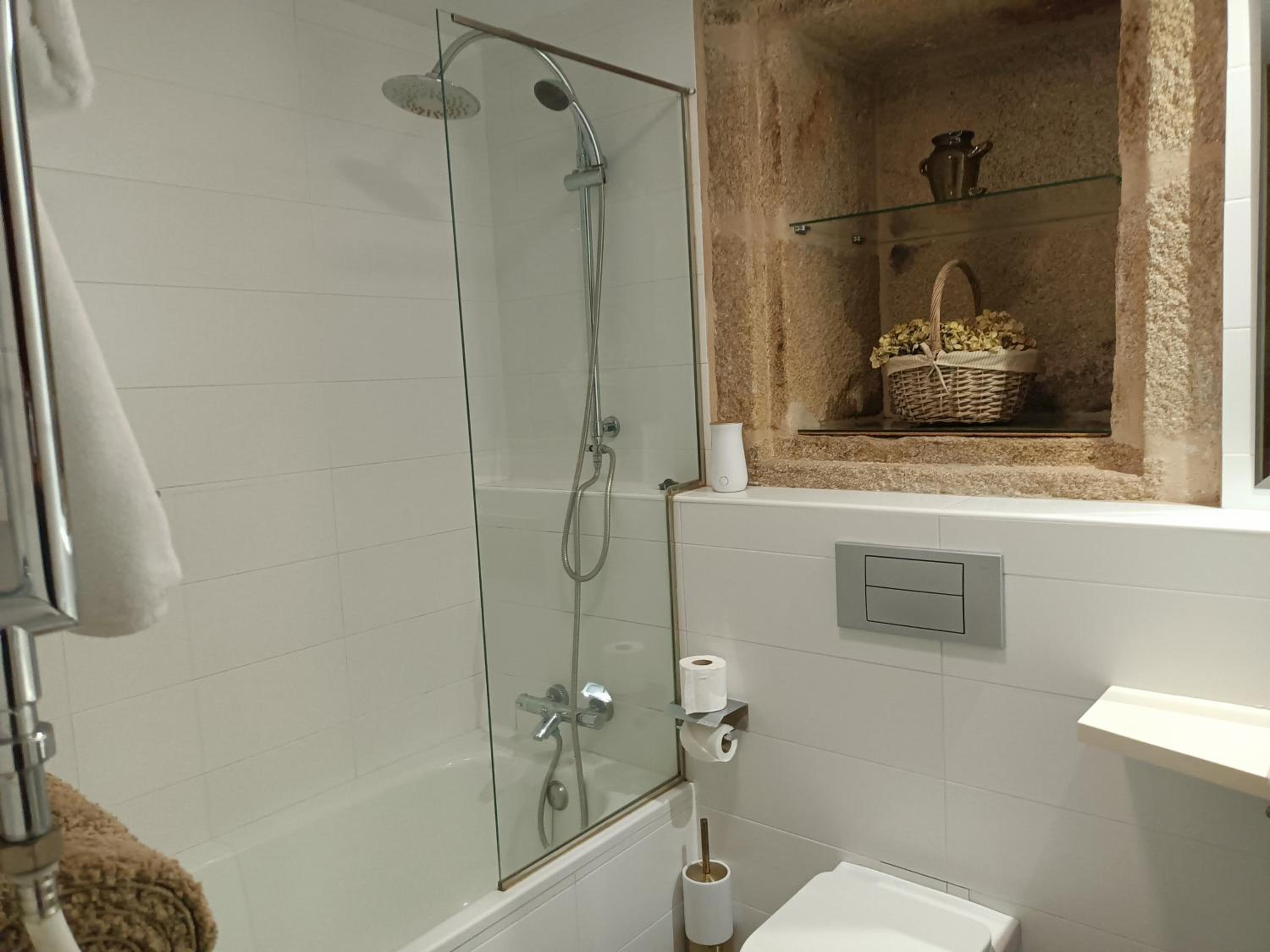 Double Room with Private Bathroom - Photo 13
