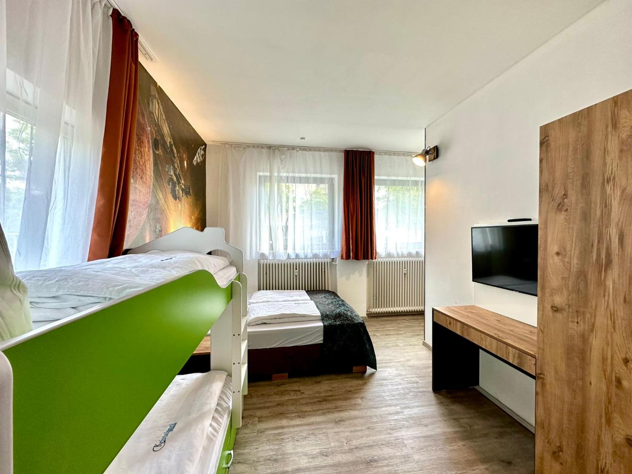 Deluxe Quadruple Room - Photo 3