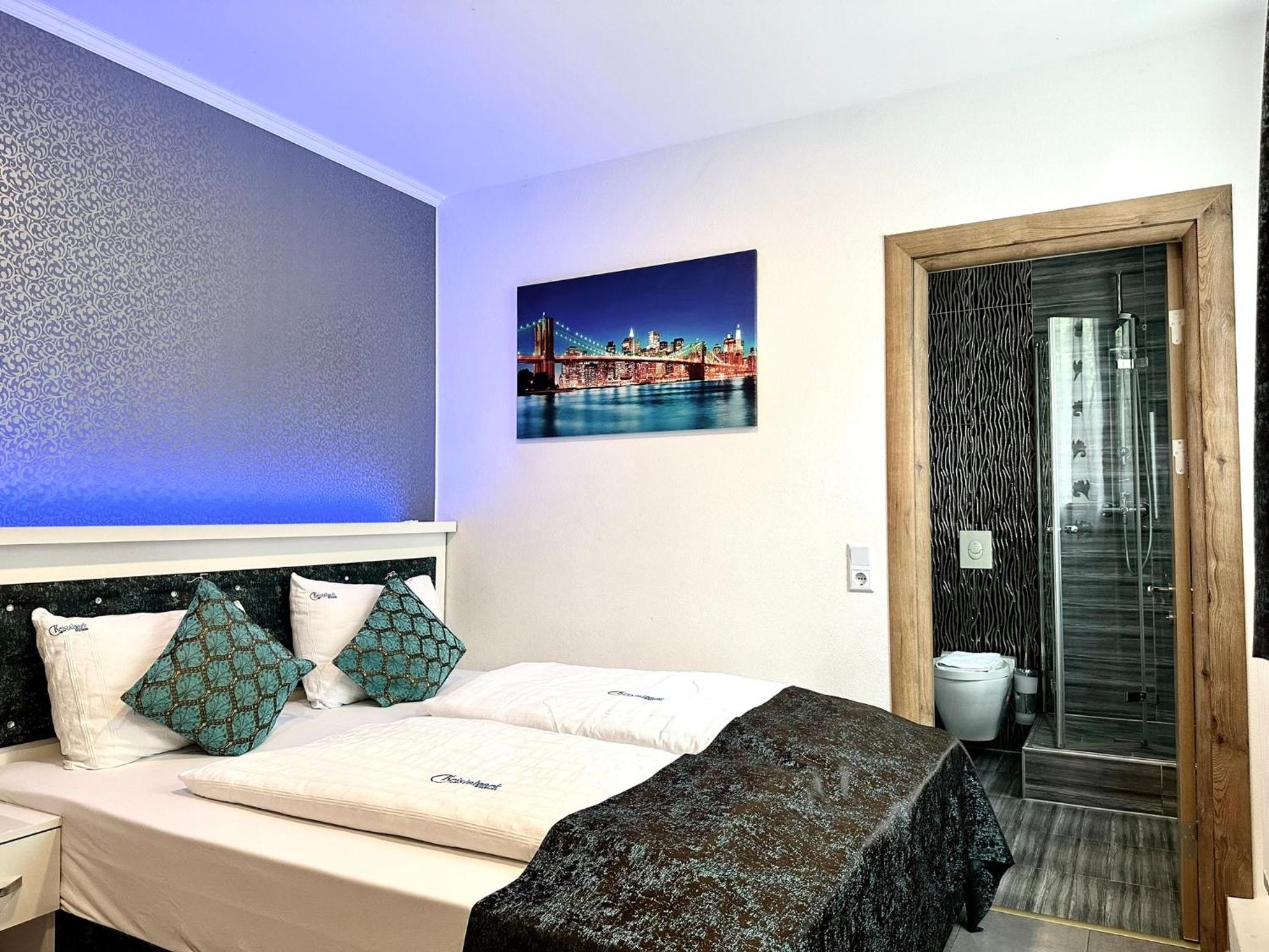 Double or Twin Room with Bathroom - Photo 1