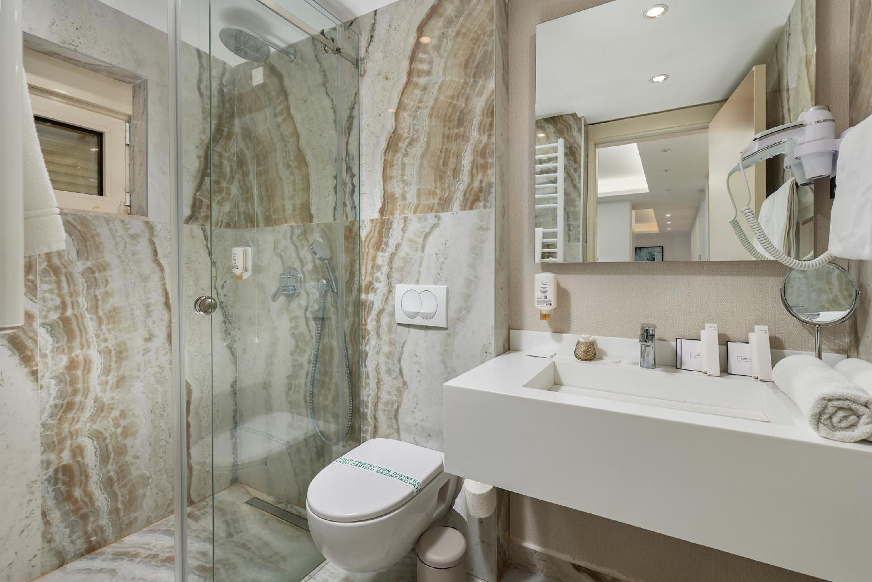 Standard Triple Room - Photo 4
