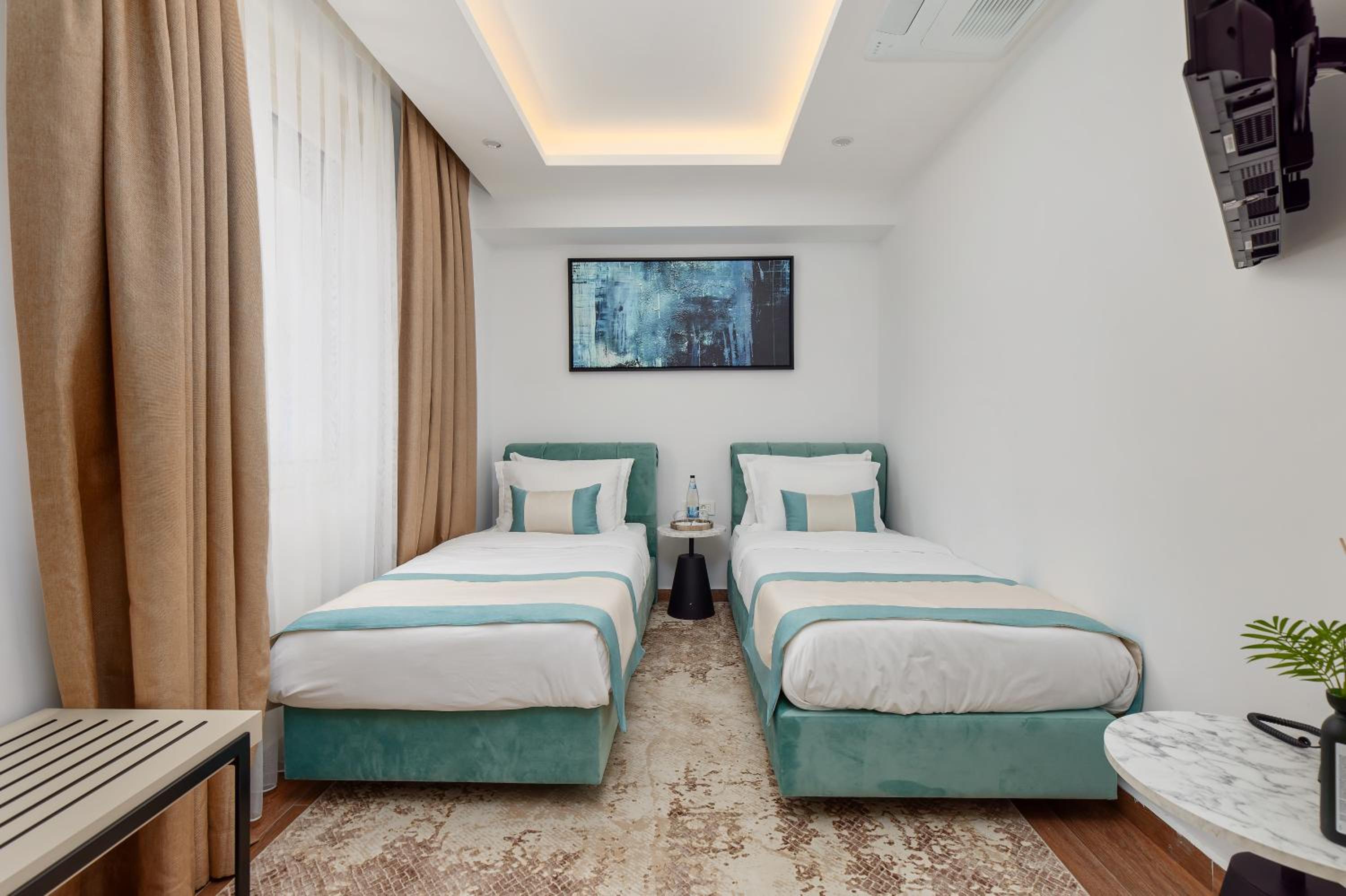 Double or Twin Room - Photo 7