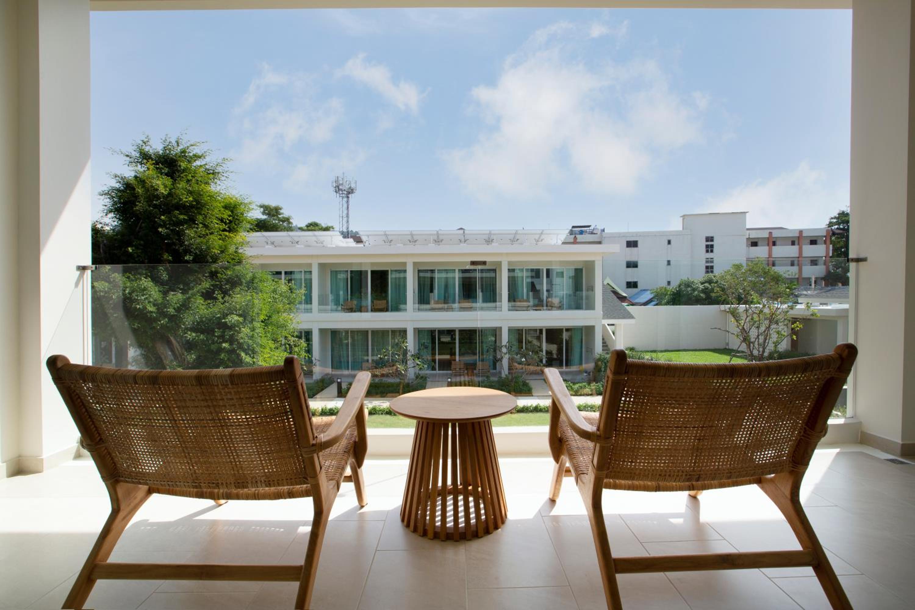 Deluxe King/ Twin Room with Garden View photo 1