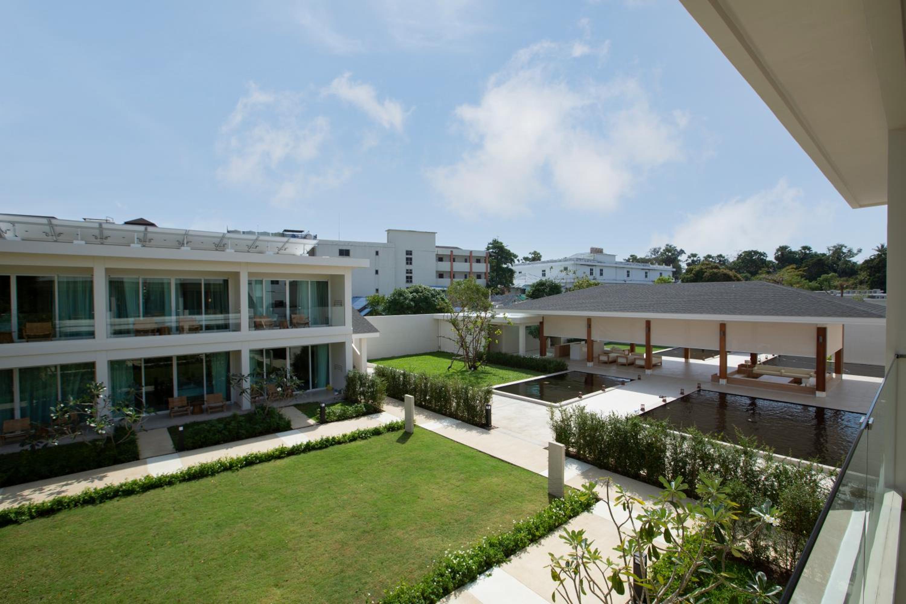 Deluxe King/ Twin Room with Garden View photo 2