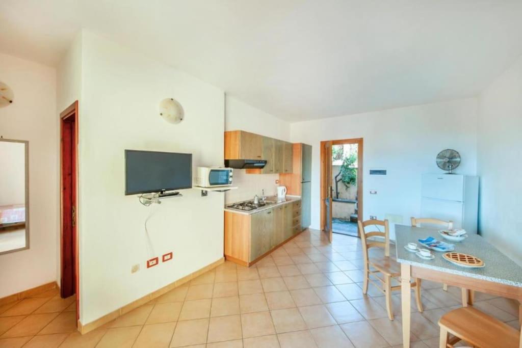 One-Bedroom Apartment - Photo 4