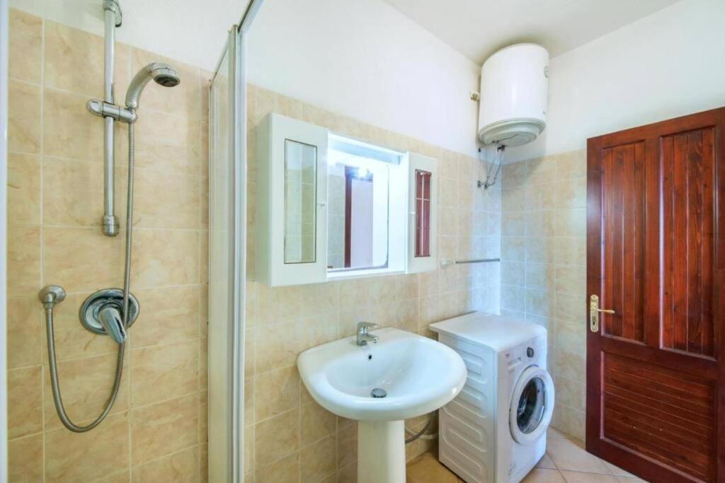 One-Bedroom Apartment - Photo 9