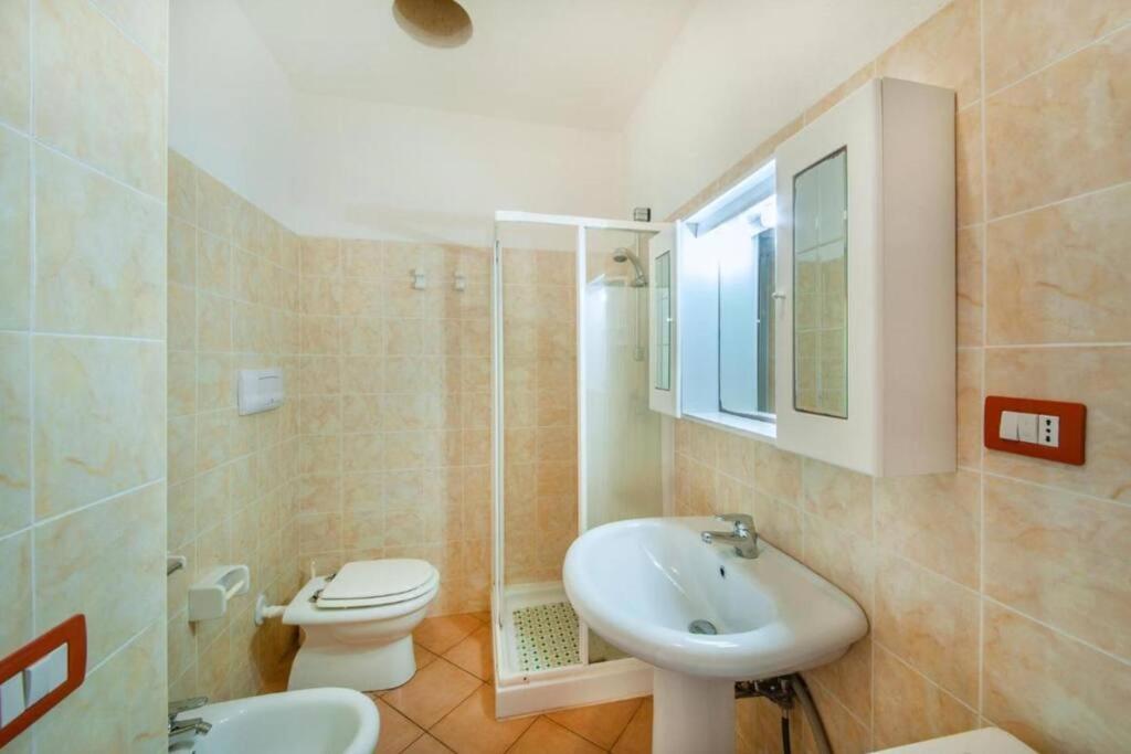 One-Bedroom Apartment - Photo 2