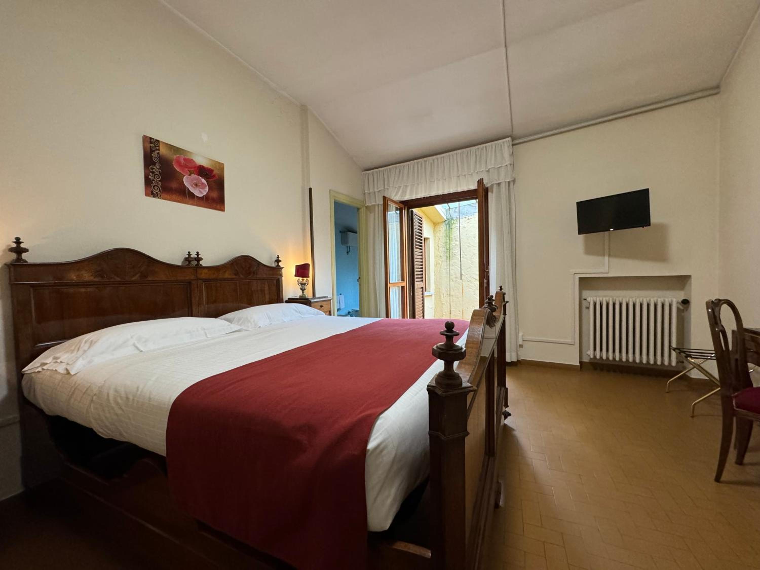 Standard Double Room - Photo 4