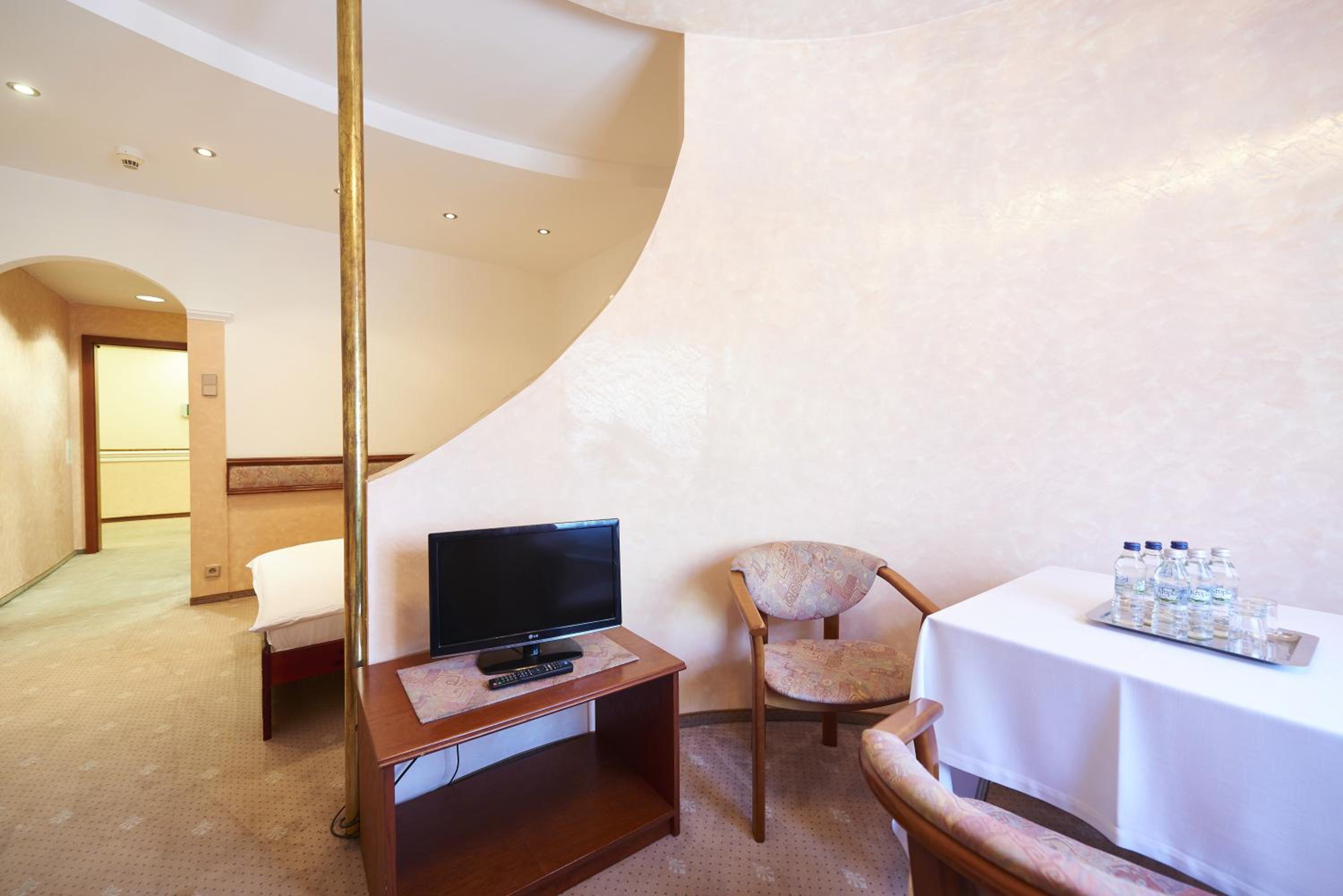 Quadruple Room - Photo 3