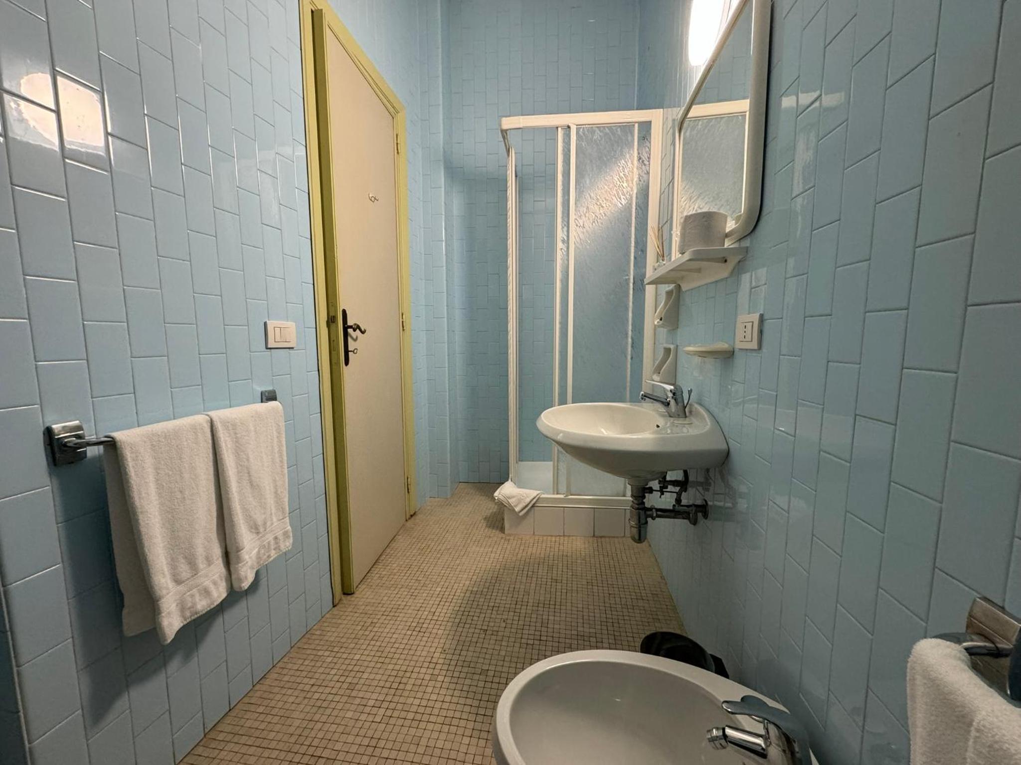 Standard Double Room - Photo 6