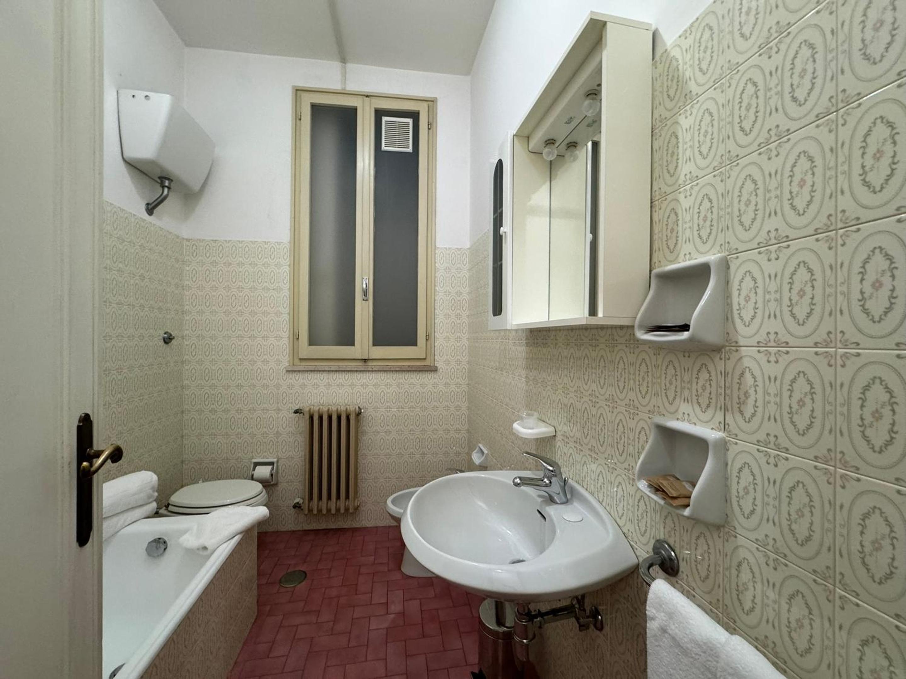 Standard Double Room - Photo 5