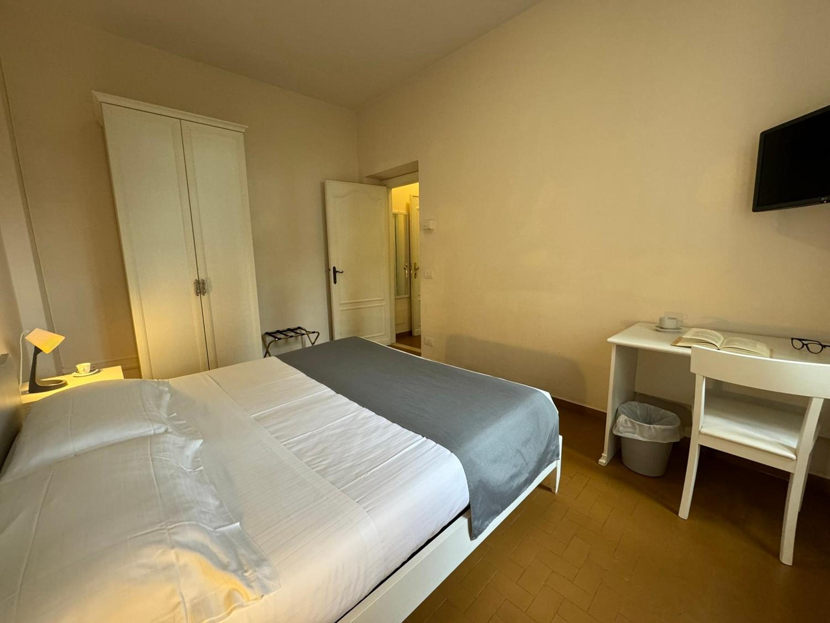 Standard Double Room - Photo 1