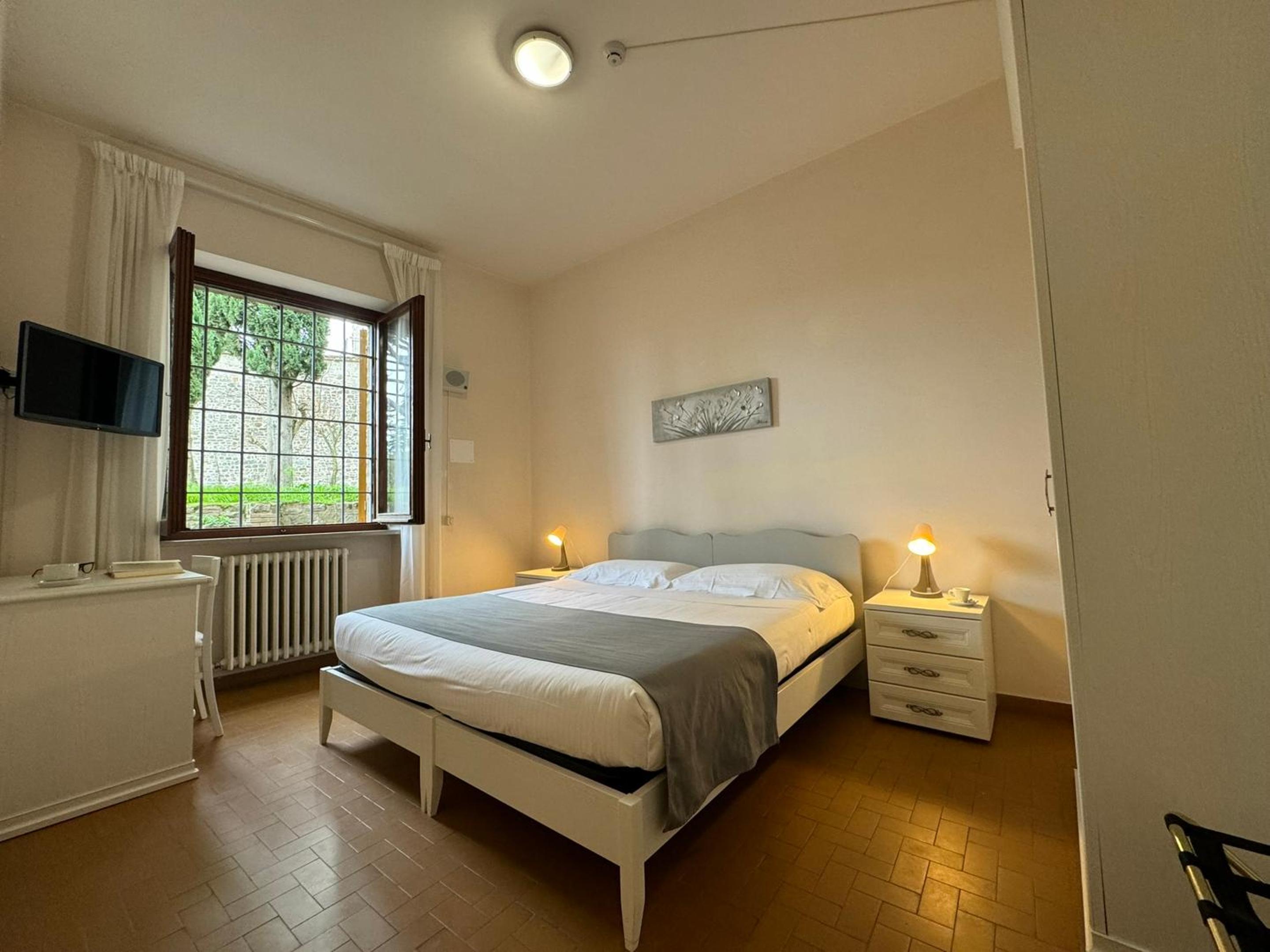 Standard Double Room - Photo 2