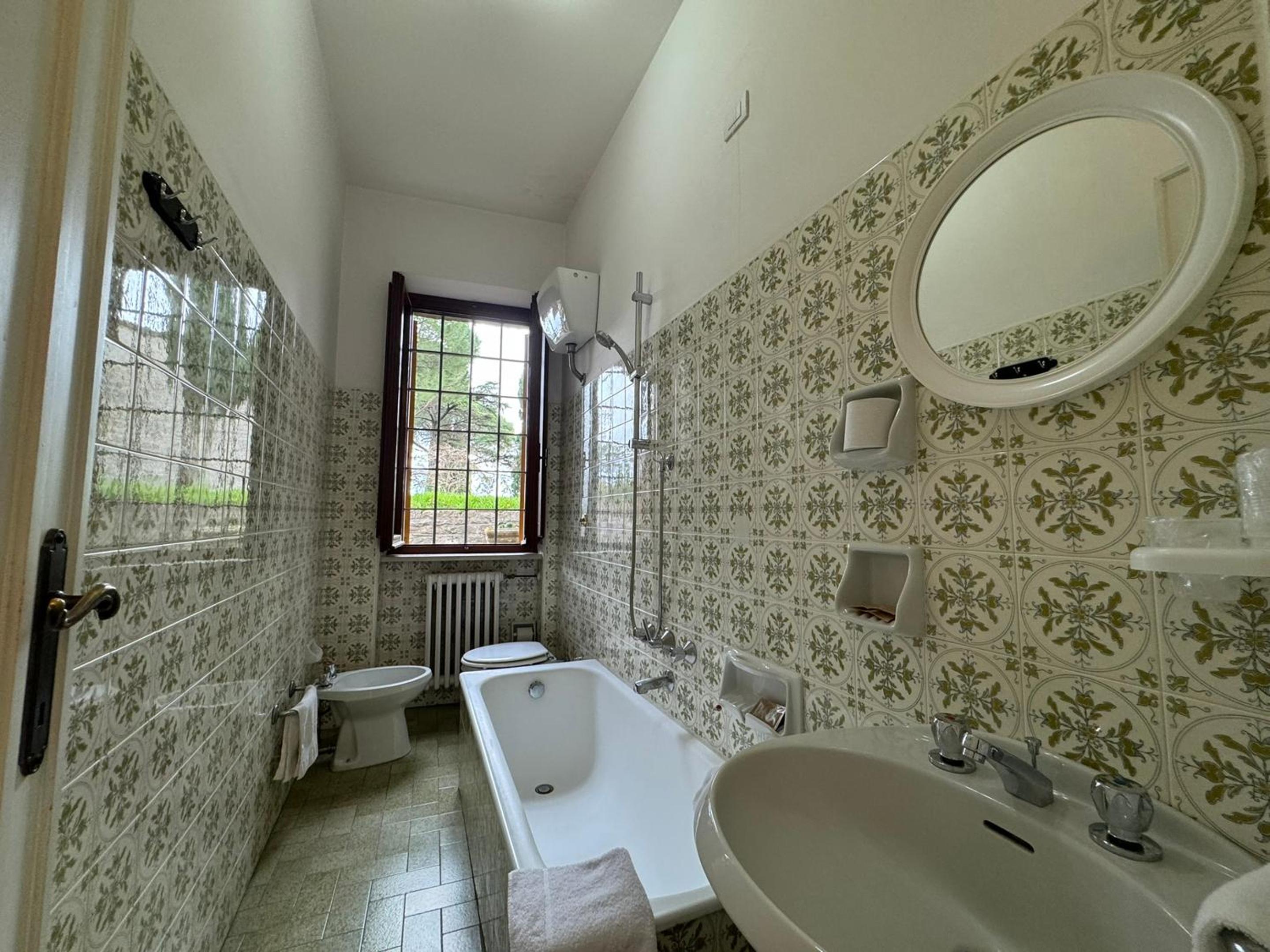 Standard Double Room - Photo 12