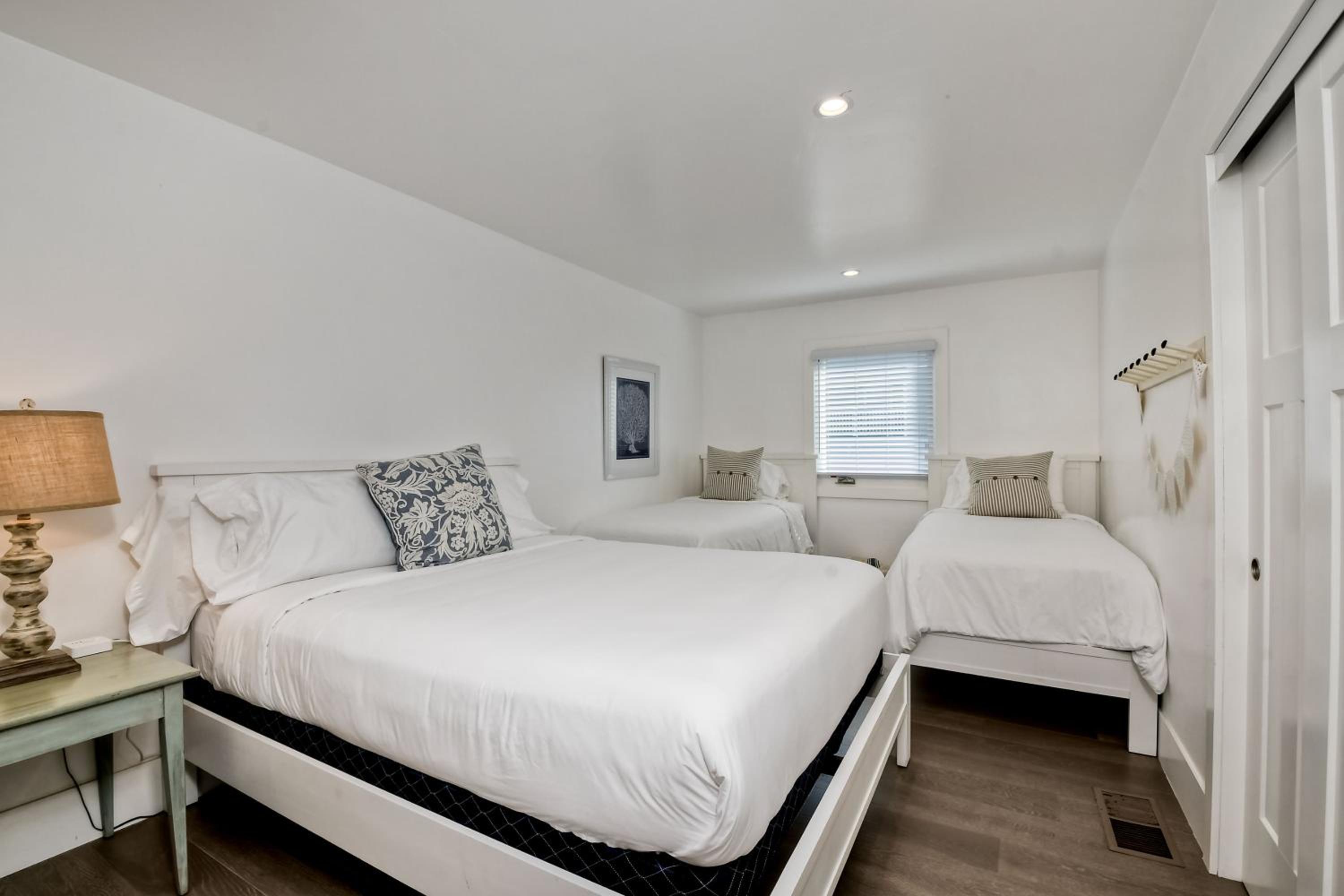 Six-Bedroom House photo 1