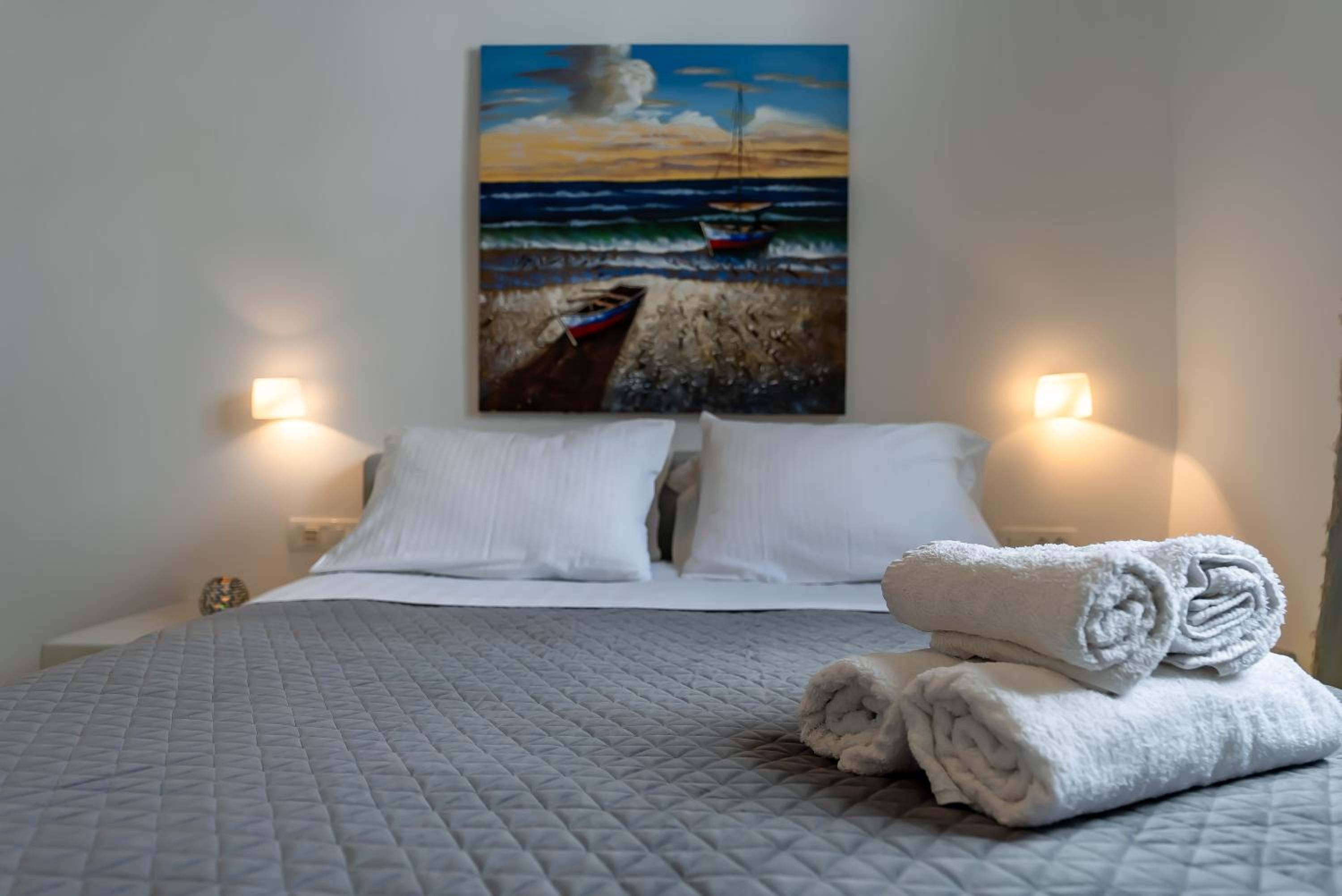 Deluxe Double Room (2 Adults + 1 Child) photo 1