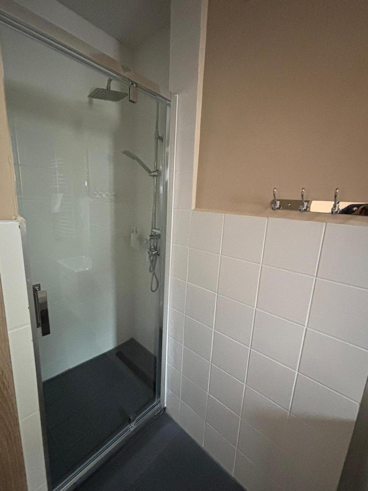 Economy Triple Room photo 2