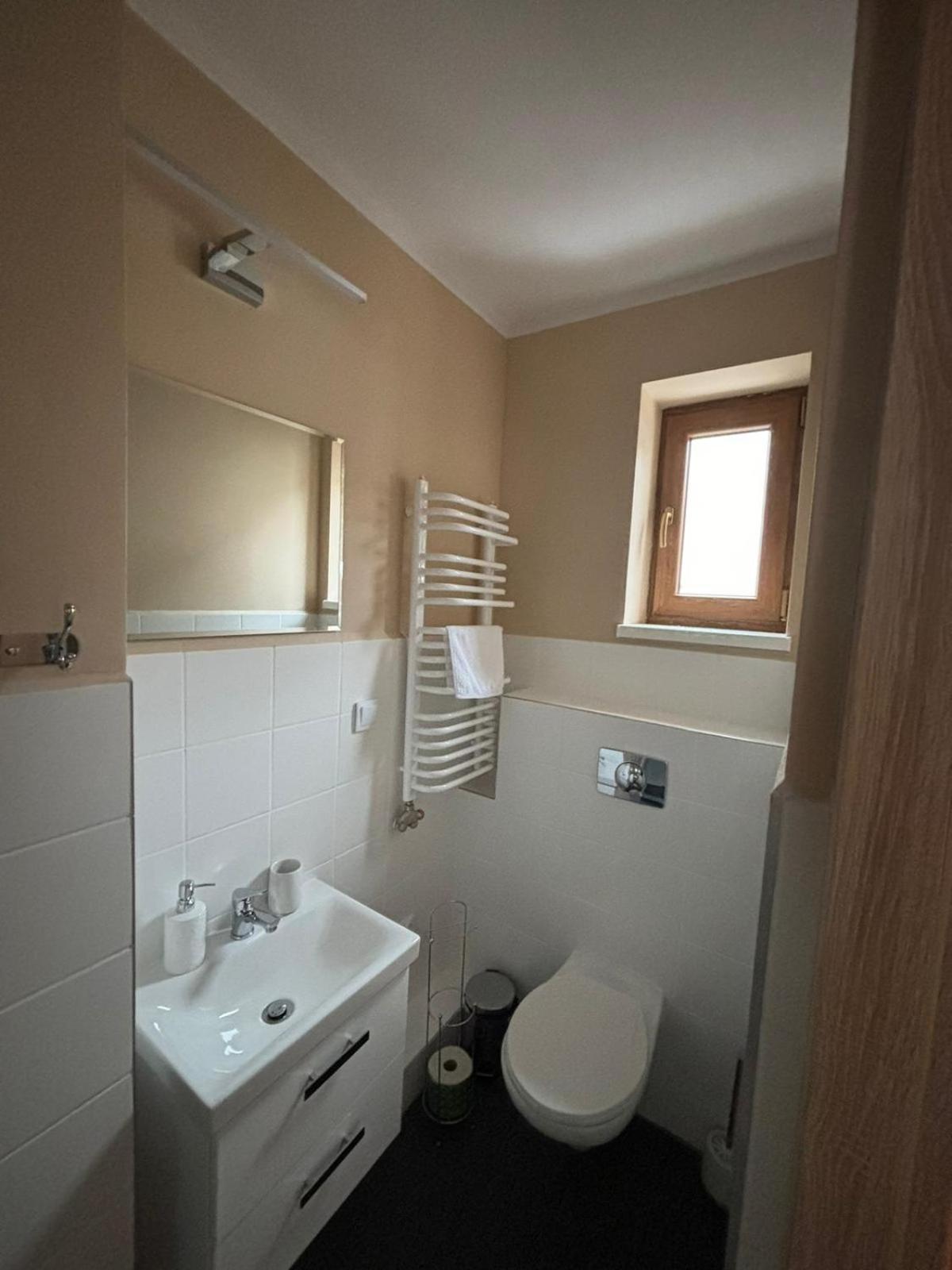 Economy Triple Room photo 3