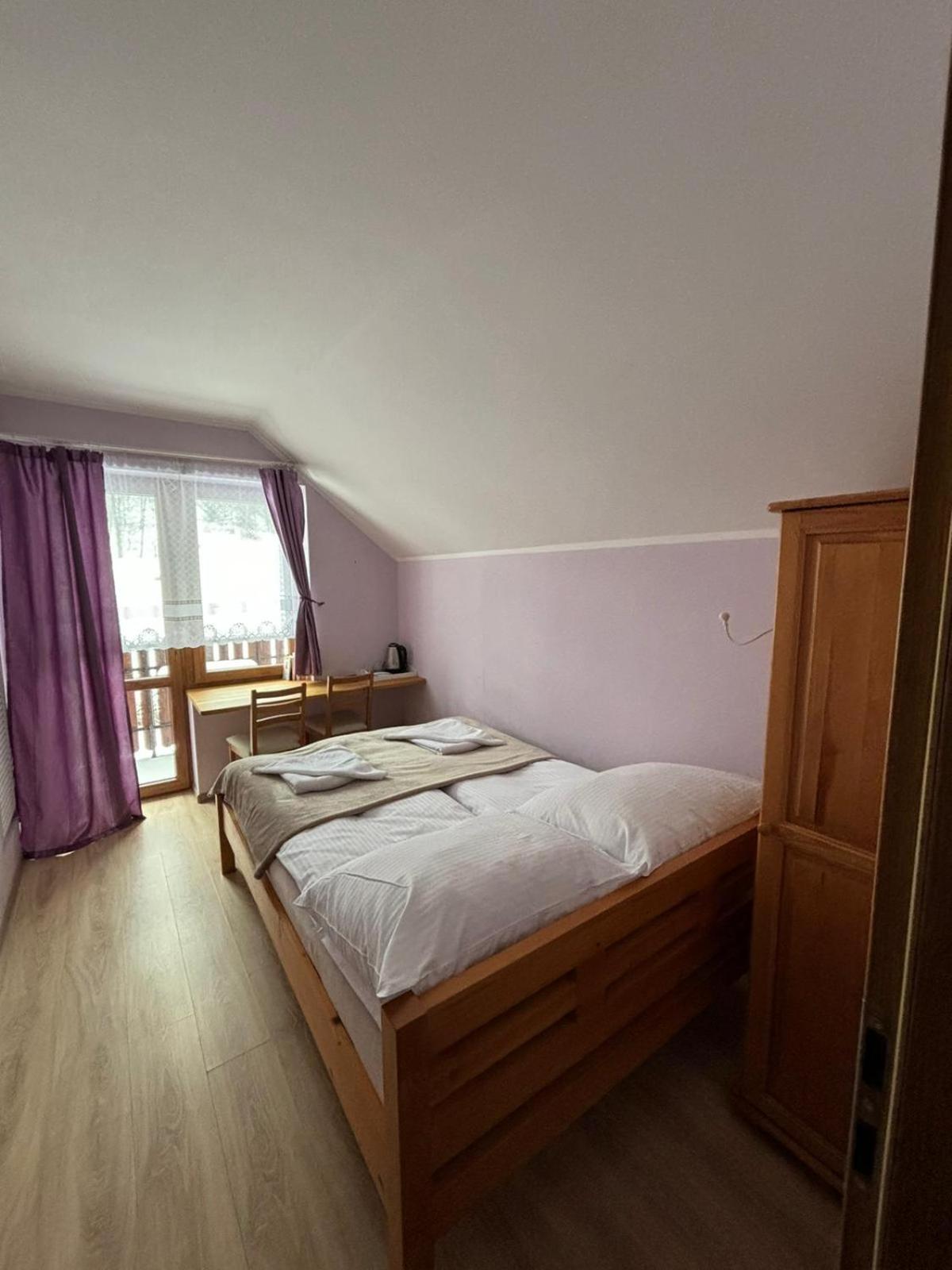 Small Economy Double Room with Private External Bathroom photo 2