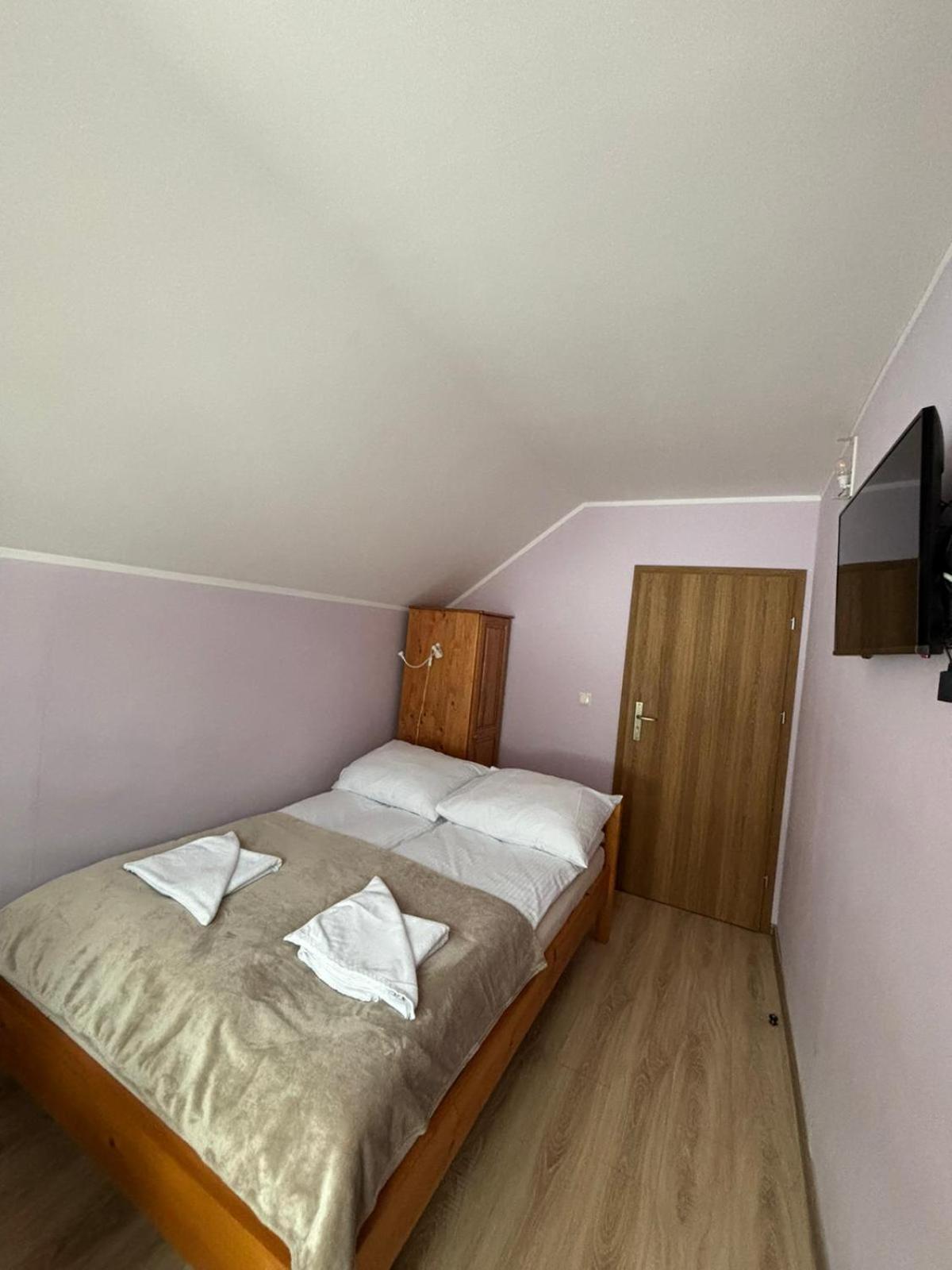 Small Economy Double Room with Private External Bathroom photo 1