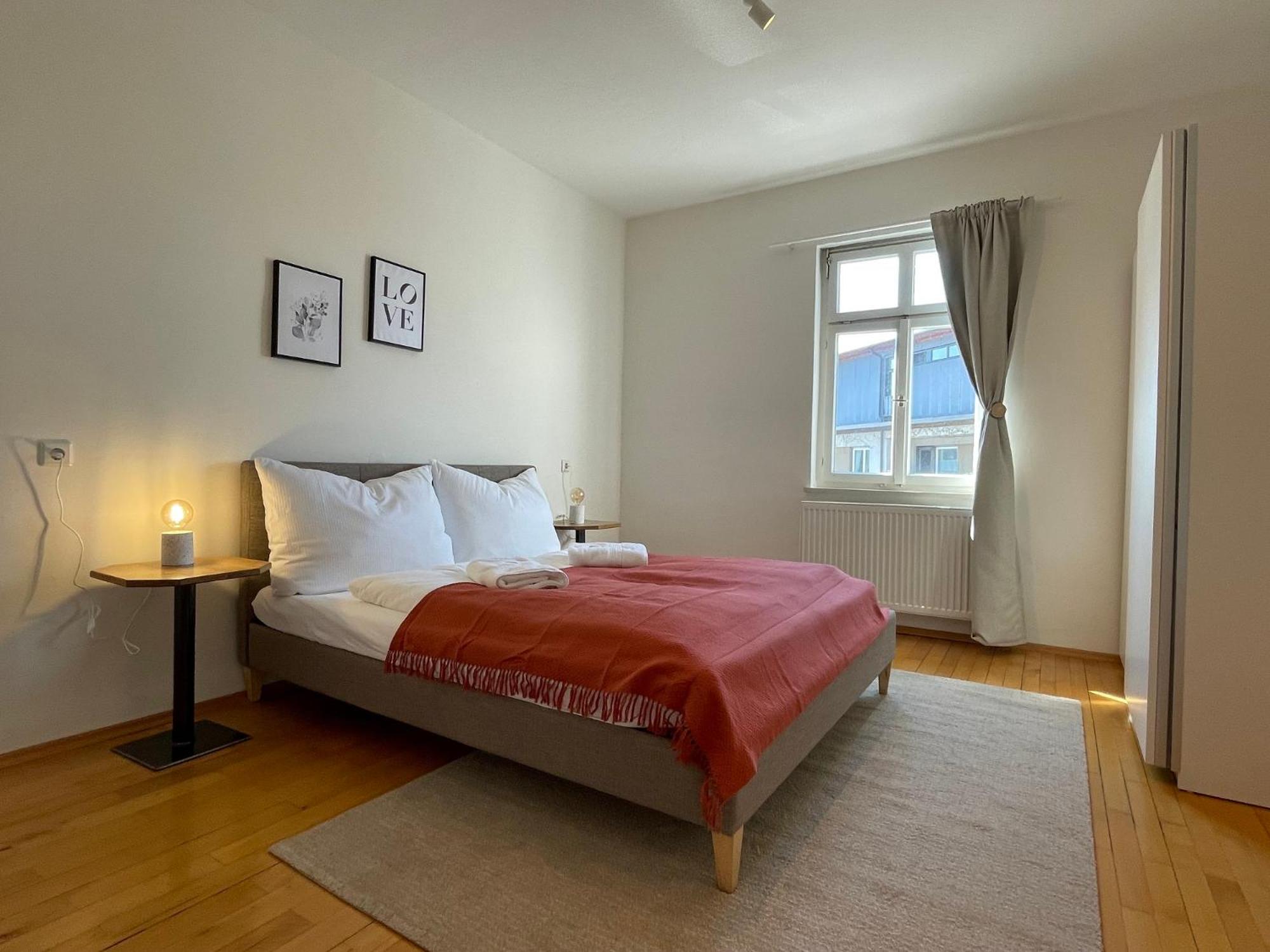 One-Bedroom Apartment photo 1