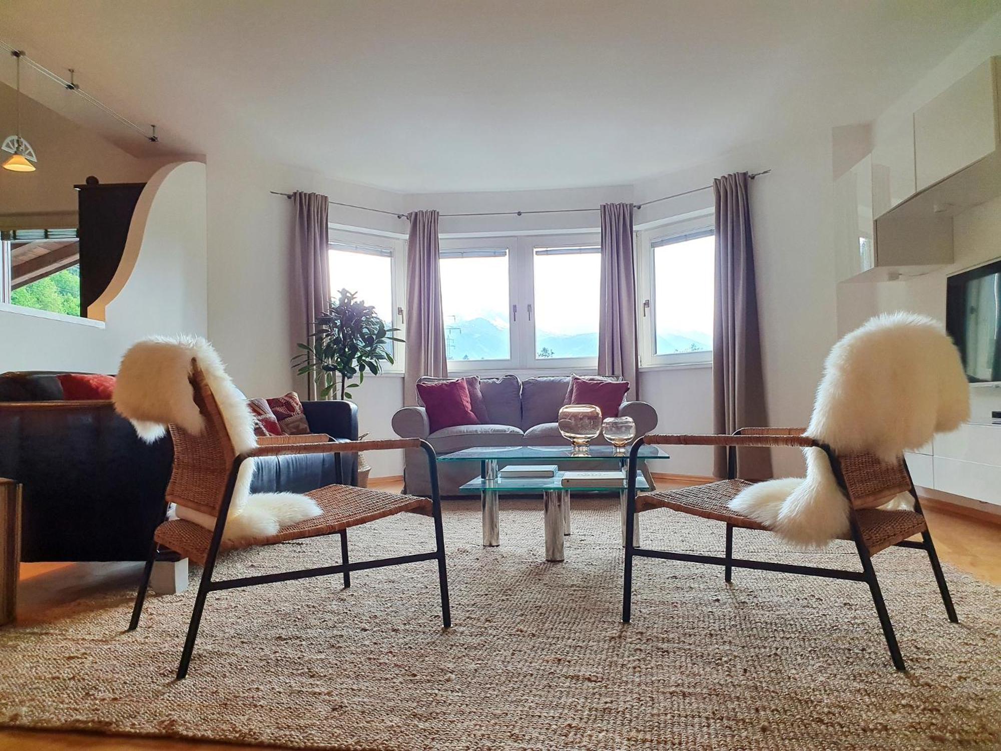 Apartment with Mountain View