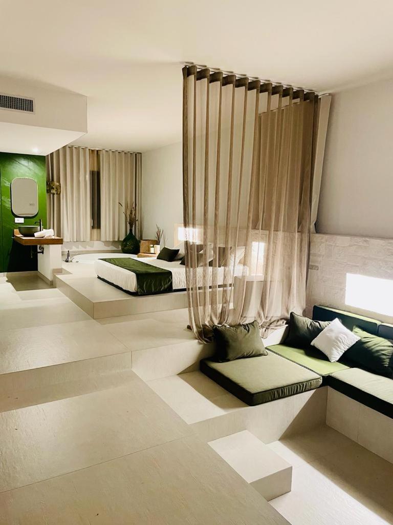 Suite with Hot Tub