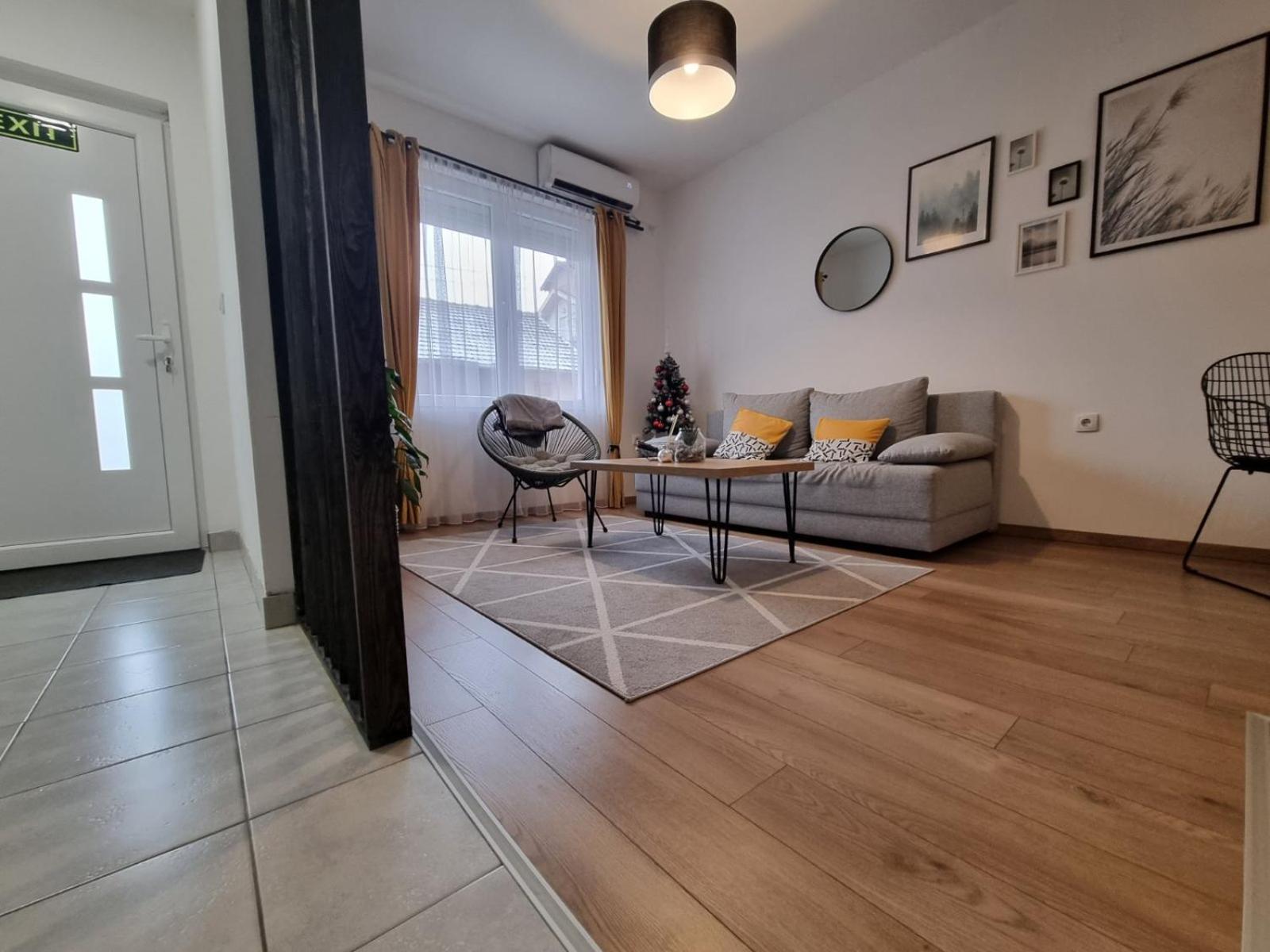 One-Bedroom Apartment photo 3