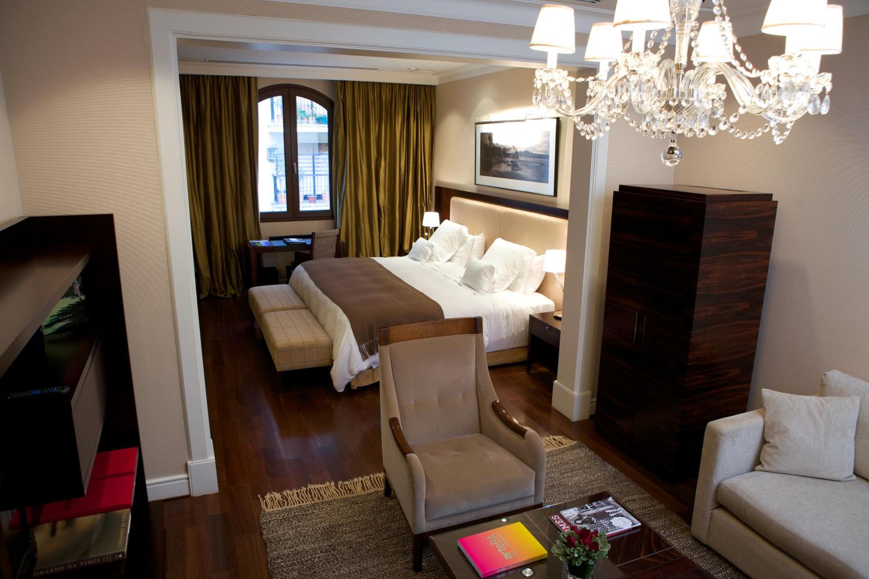 Deluxe Suite photo 3