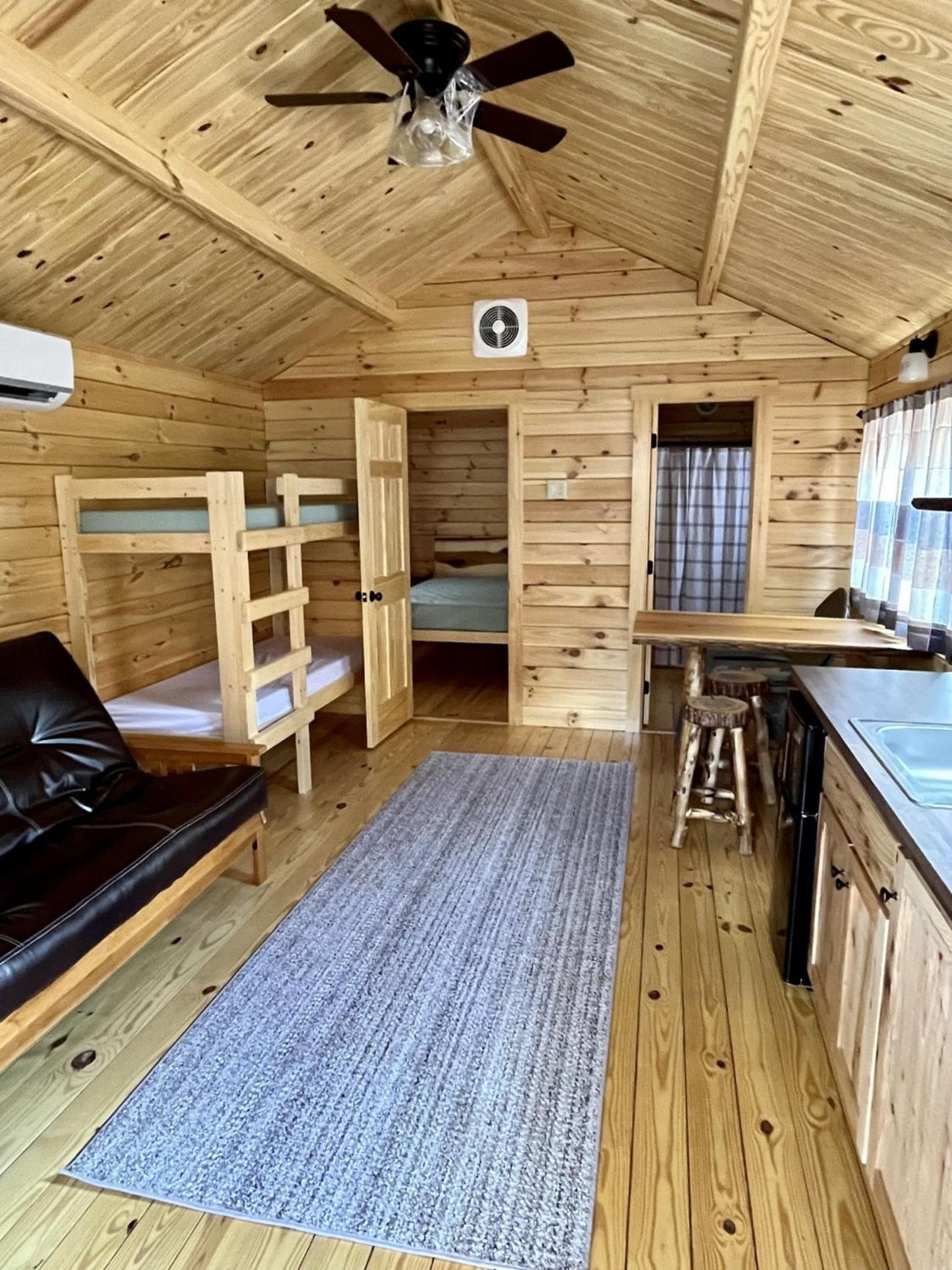 Deluxe Queen Suite - Photo 7