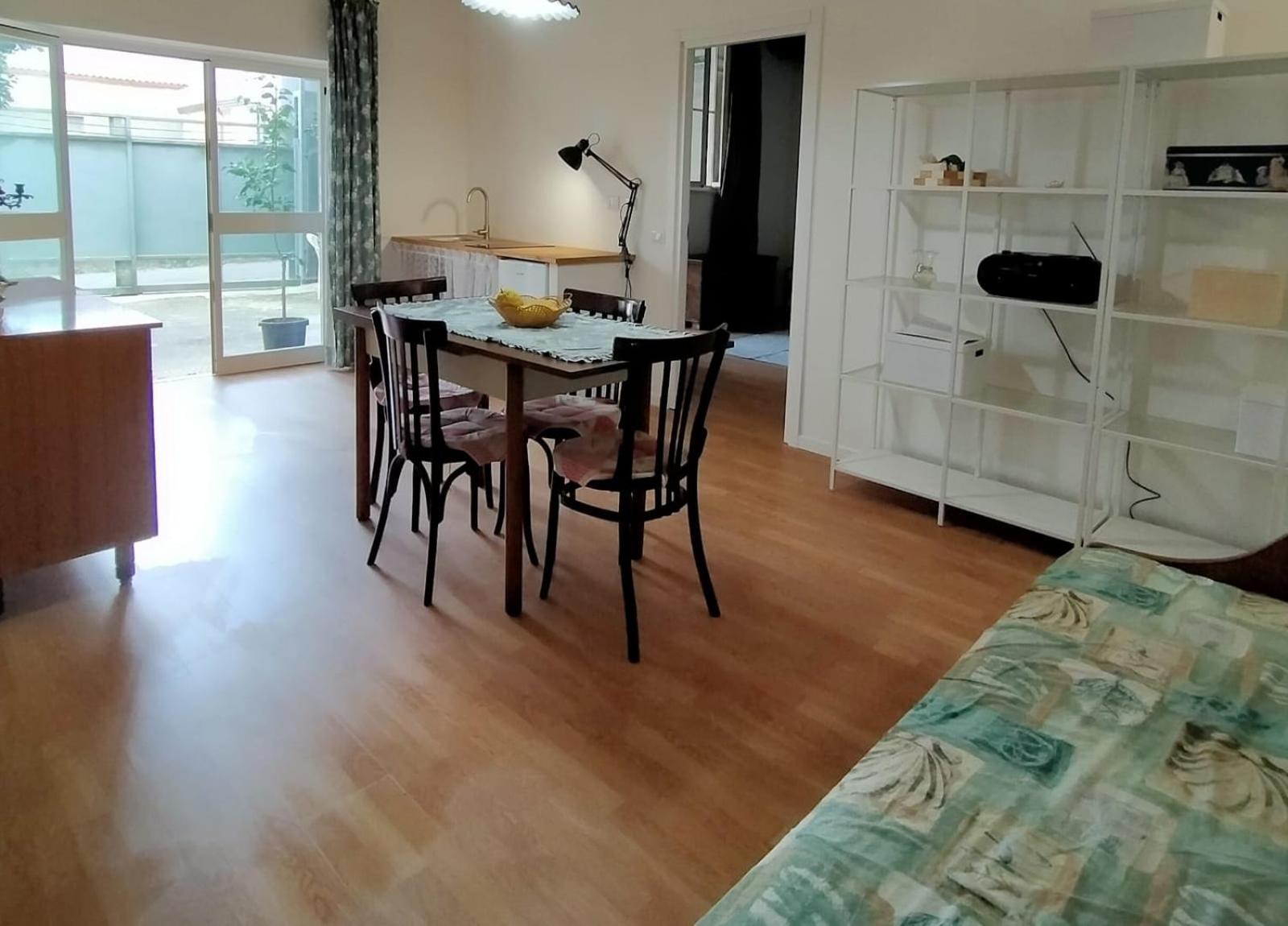 One-Bedroom House photo 1