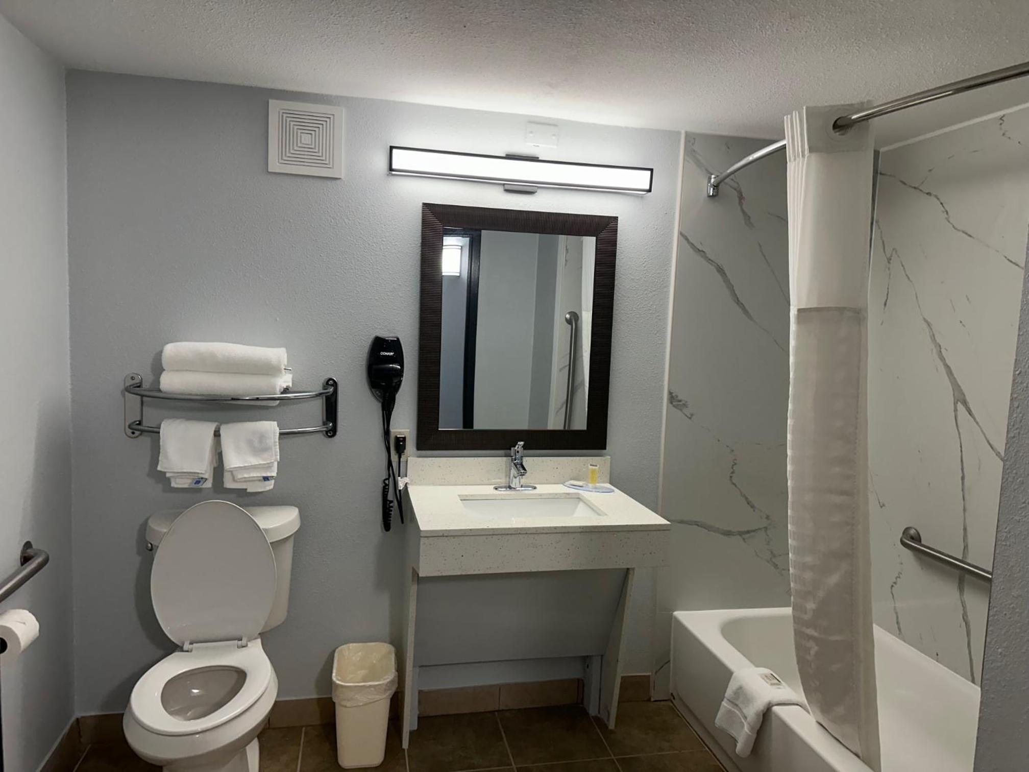 King Room with Tub and Grab Bars - Mobility/Hearing Accessible - Non-Smoking - Photo 6