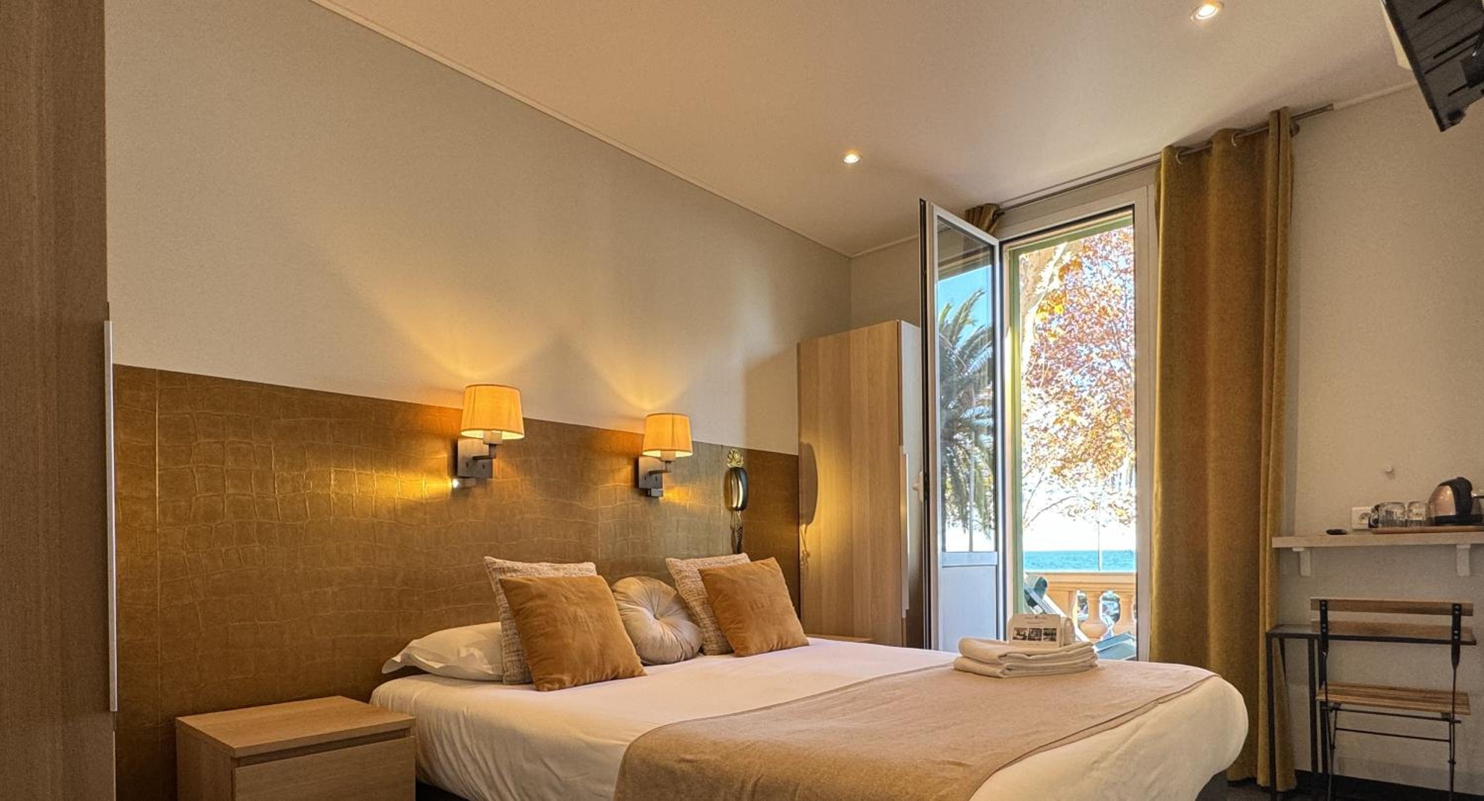 Superior Double Room with Terrace and Sea view  - Photo 8