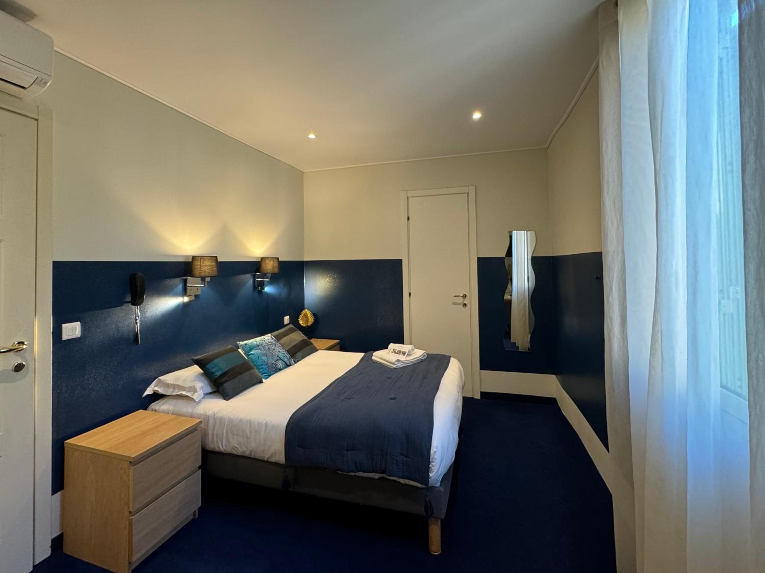 Classic Double Room - Photo 1