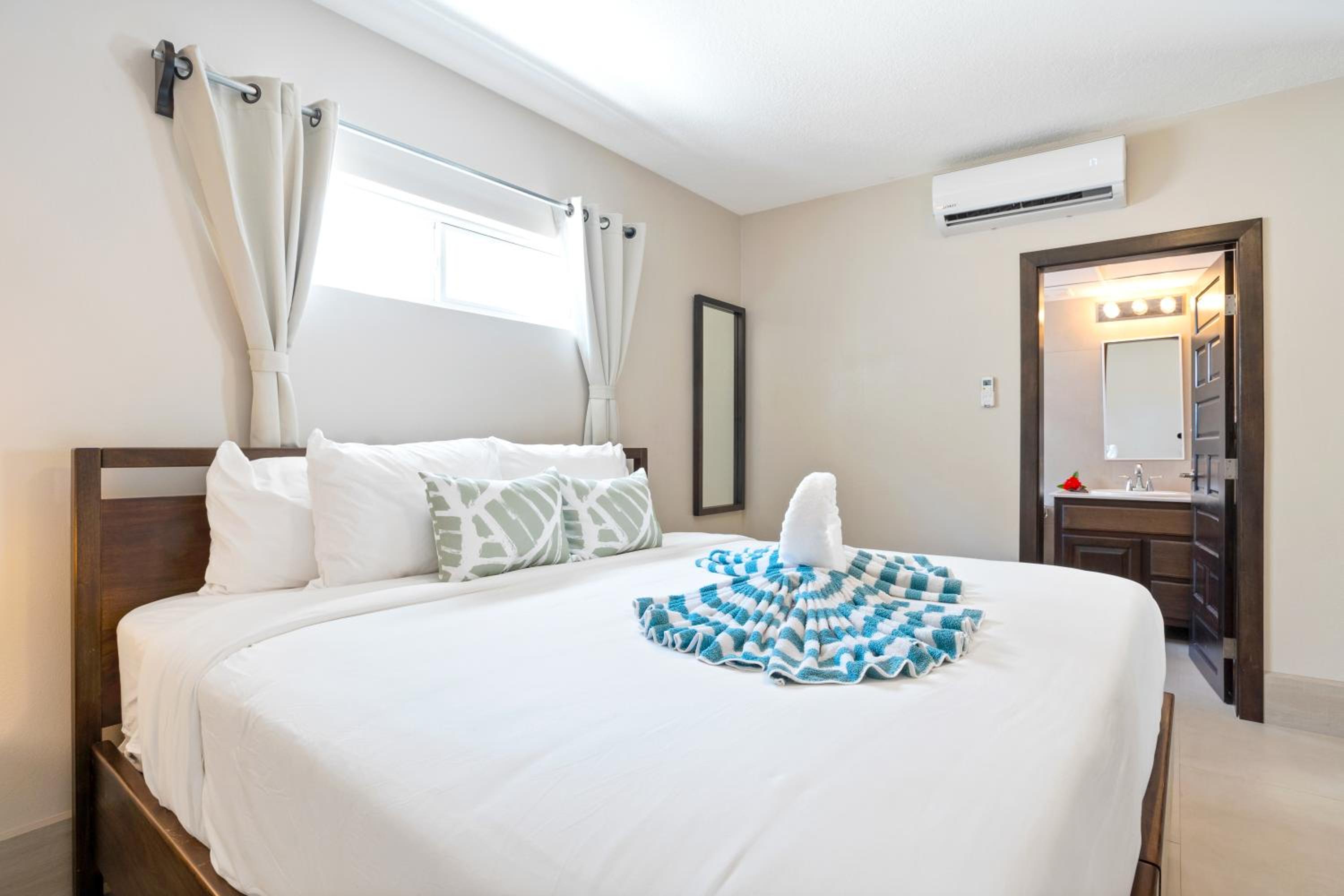 One Bedroom Oceanfront Suite photo 1