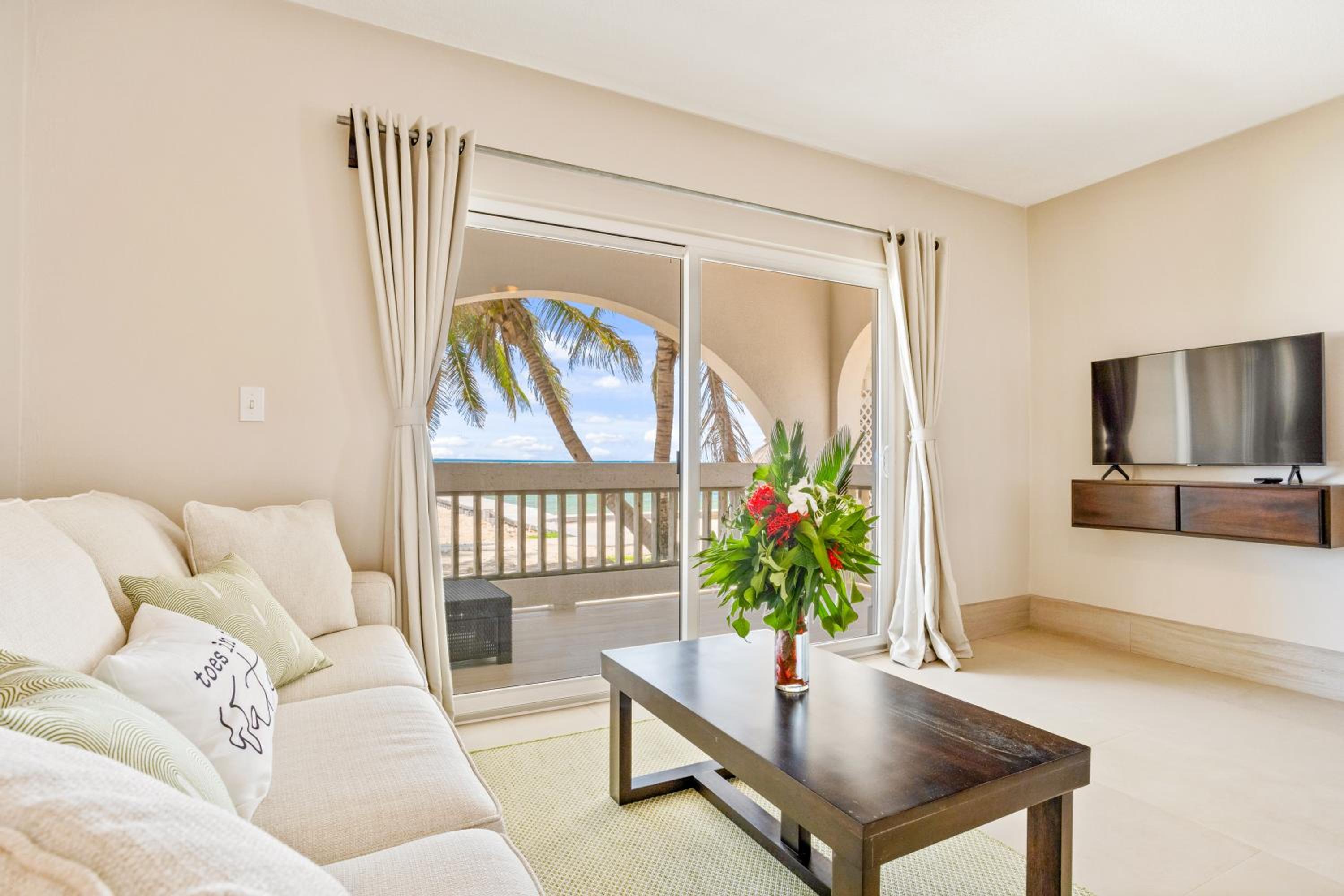 One Bedroom Oceanfront Suite photo 3