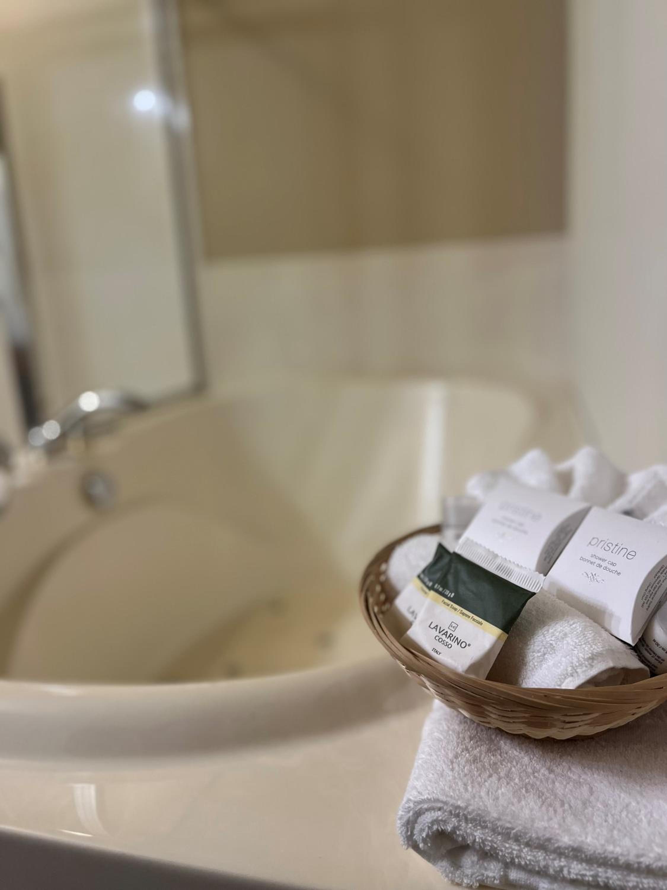 Deluxe Queen Suite with Sea View